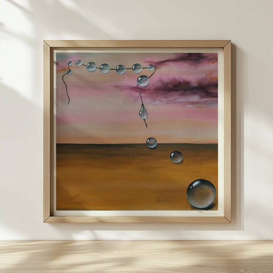 13 schwebende Glastropfen vor rosarotem Himmel über Wüste.. Rahmen natur 30x30