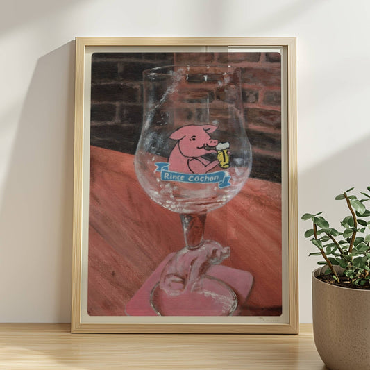 Rince Cochon Bierglas mit rosa Schwein, rustikale Tischszene.. Rahmen natur 30x40