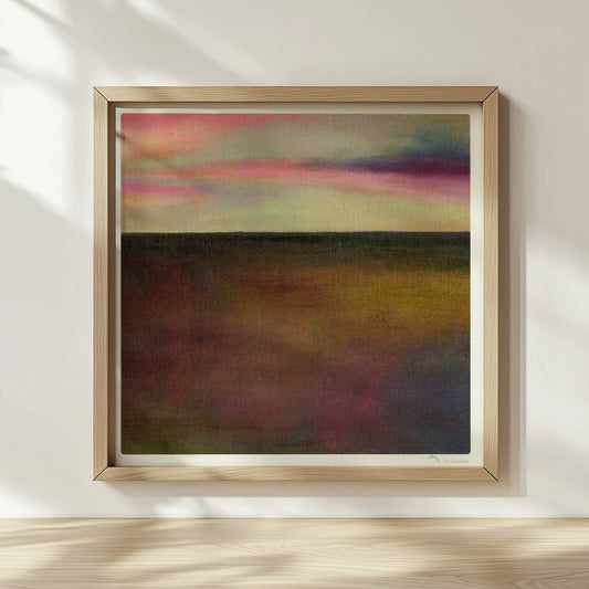 Einzelner goldener Tropfen vor farbigem Wolkenhimmel, surreal.. Rahmen natur 30x30