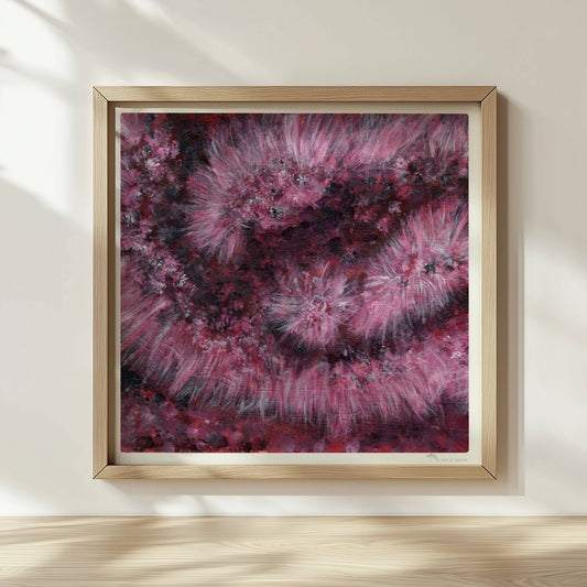 Drappierter pinker Kunstpelz mit goldenem Reißverschluss – abstrakte Struktur und Bewegung.. Rahmen natur 30x30