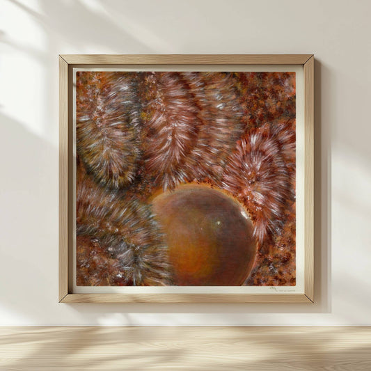 Abstrakte Darstellung von braunem Kunstfell mit dynamischer Kugelform und organischen Texturmustern.. Rahmen natur 30x30