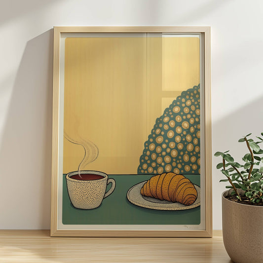 Frühstück mit dampfender Kaffeetasse und frischem Croissant auf Teller vor gelbem Hintergrund mit dekorativem Muster.. Rahmen natur 30x40