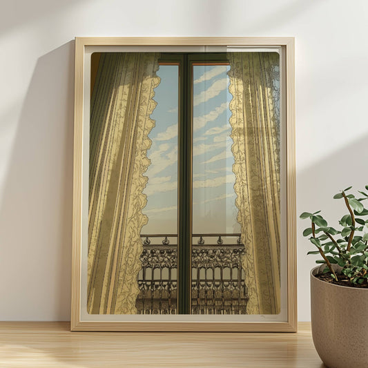Geschlossene französische Fenstertüren mit Spitzenvorhängen und Blick auf einen kunstvollen Art-Nouveau-Balkon unter blauem Himmel.. Rahmen natur 30x40