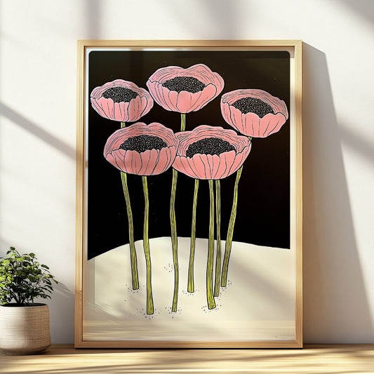 Rosa Mohnblumen auf schwarzem Hintergrund - Moderne Blumen Poster mit Rahmen