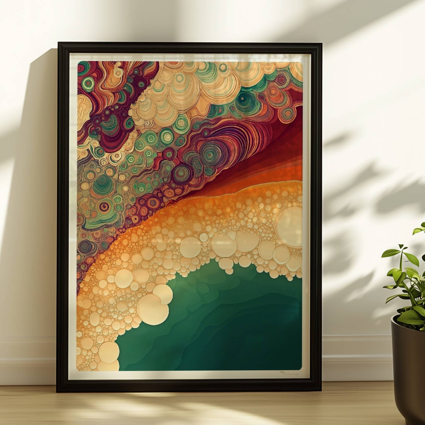 Abstrakte Kunst mit vielen organischen Blasenformen, topografischen Linien und Farbabstufungen in Türkis, Orange und Violett.. Rahmen schwarz 30x40