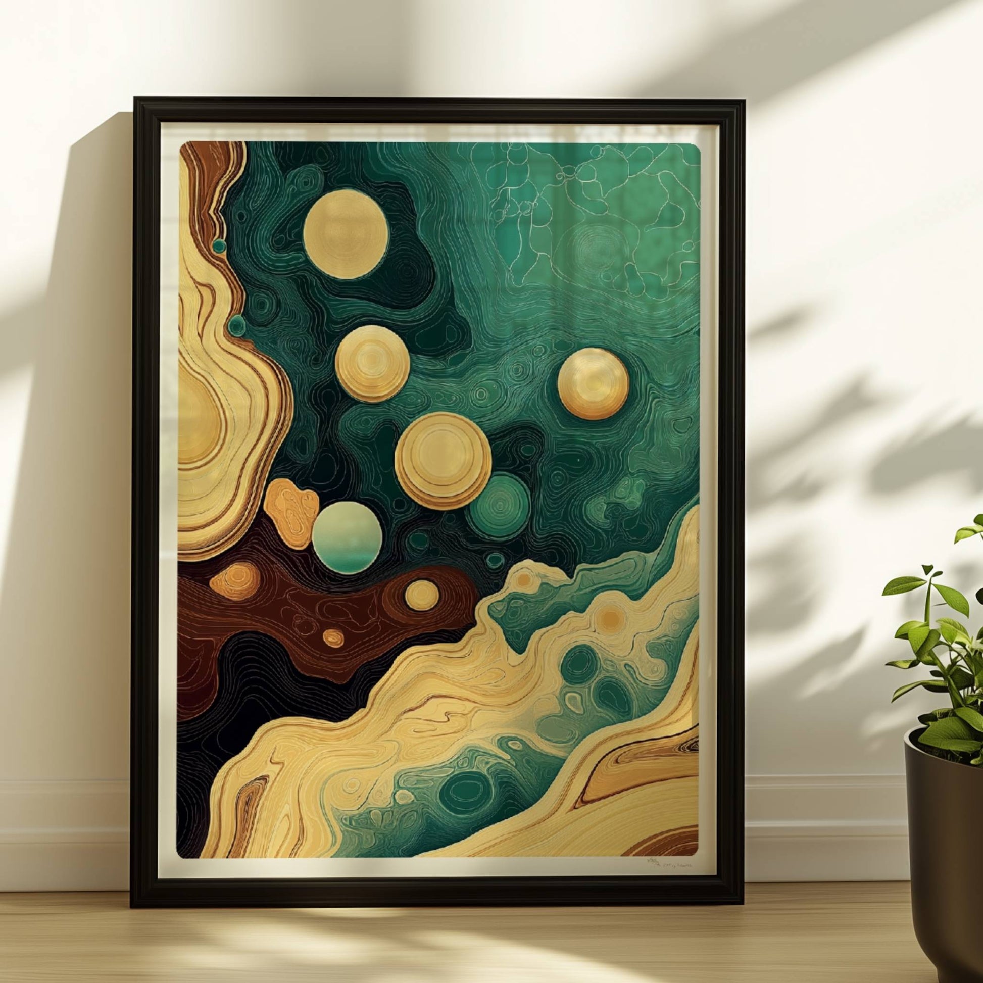 Abstrakte Kunst mit goldenen Blasen, geschwungenen Linien und topografischen Strukturen in Braun, Grün und Gelb.. Rahmen schwarz 30x40