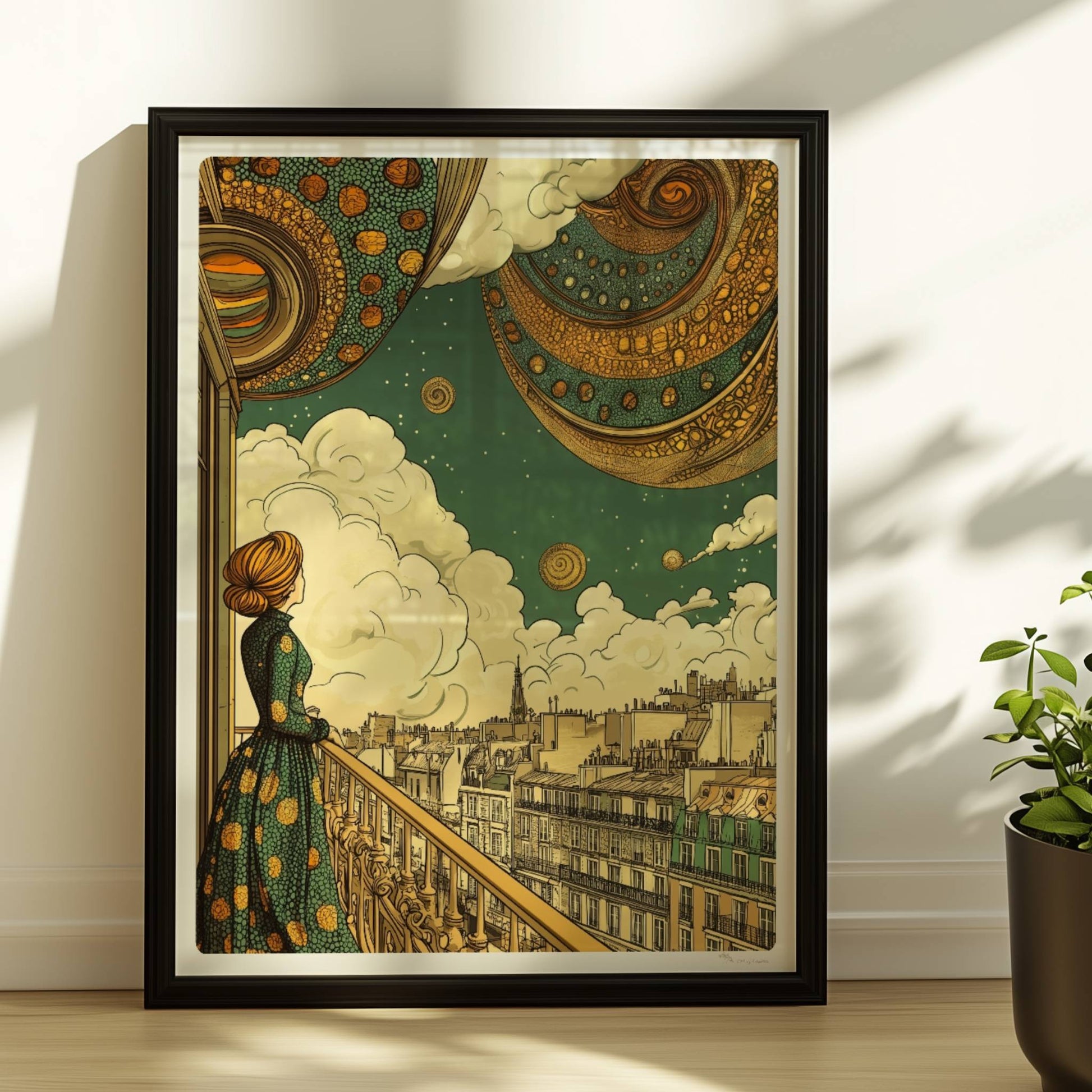 Frau in geblümtem Kleid steht auf einem Balkon und blickt über Pariser Dächer in einen fantasievollen Himmel mit großen, goldenen, spiralförmigen Planeten.. Rahmen schwarz 30x40