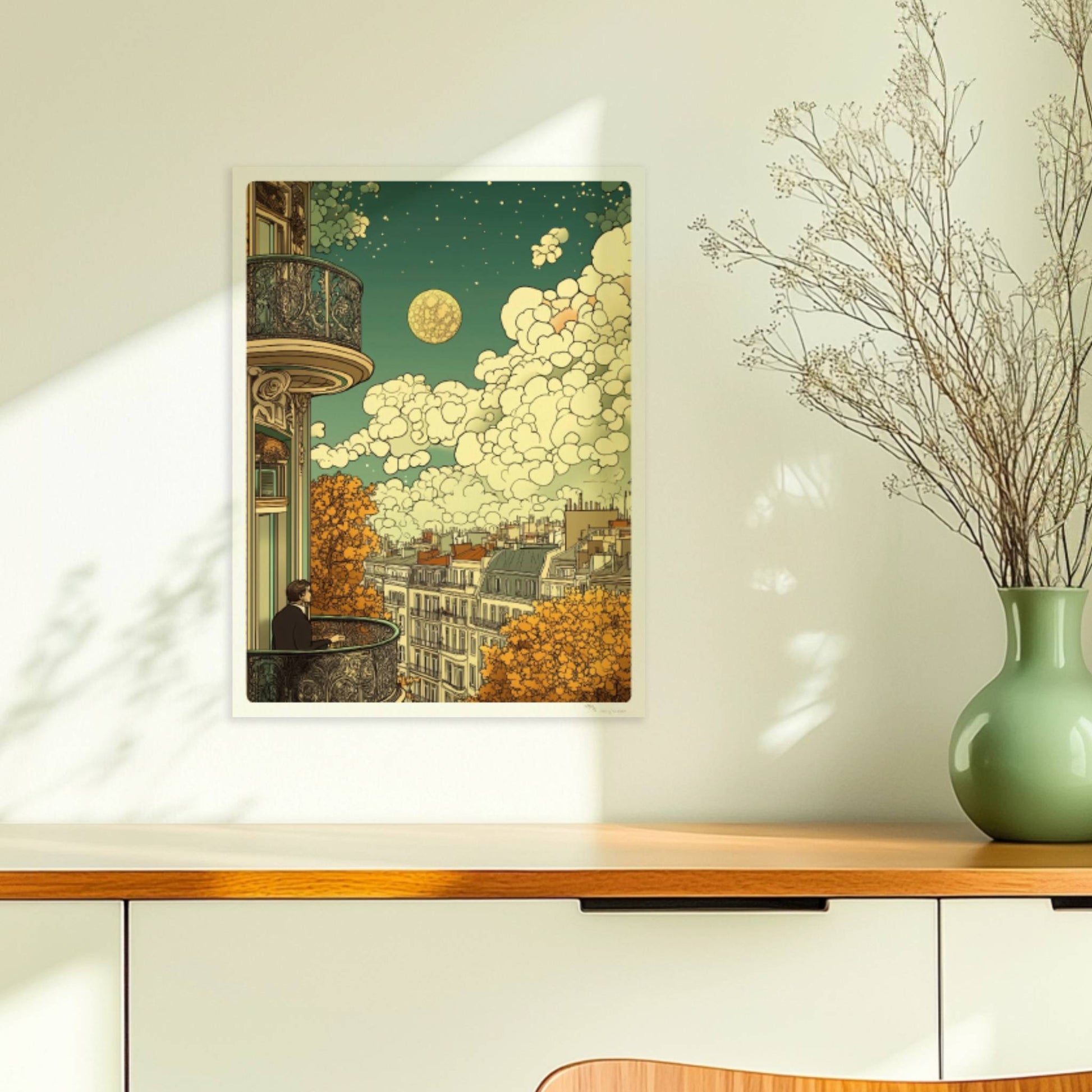 Mann mit Brille steht auf einem kunstvoll verzierten Balkon und blickt über herbstliche Dächer einer europäischen Stadt, große Wolken und ein goldener Mond am Himmel.. Ohne Rahmen 30x40