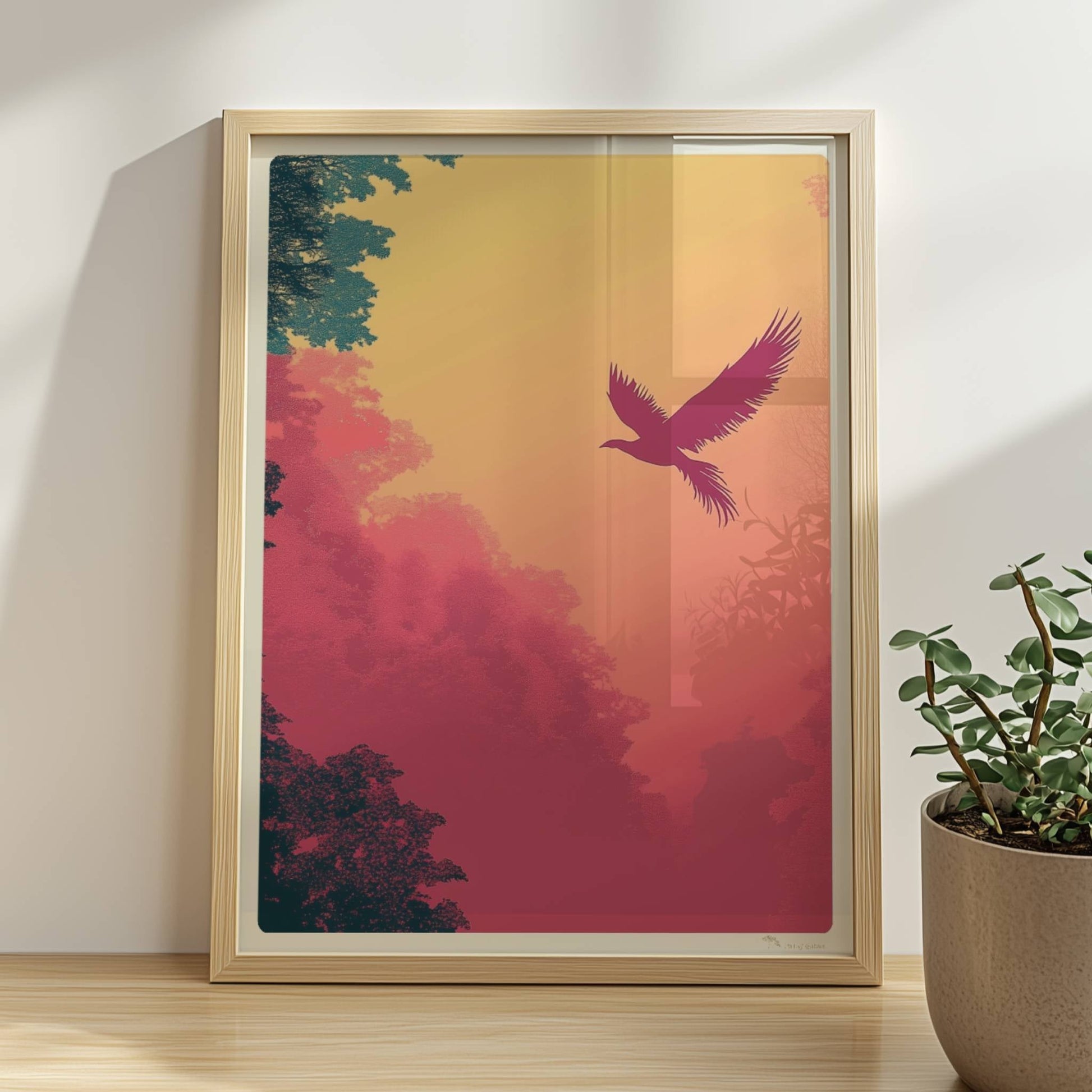 Stilisierter Phönix fliegt über nebeligen, pastellfarbenen Bäumen im Sonnenaufgang – harmonische Farben von Rosa bis Gelb.. Rahmen natur 30x40