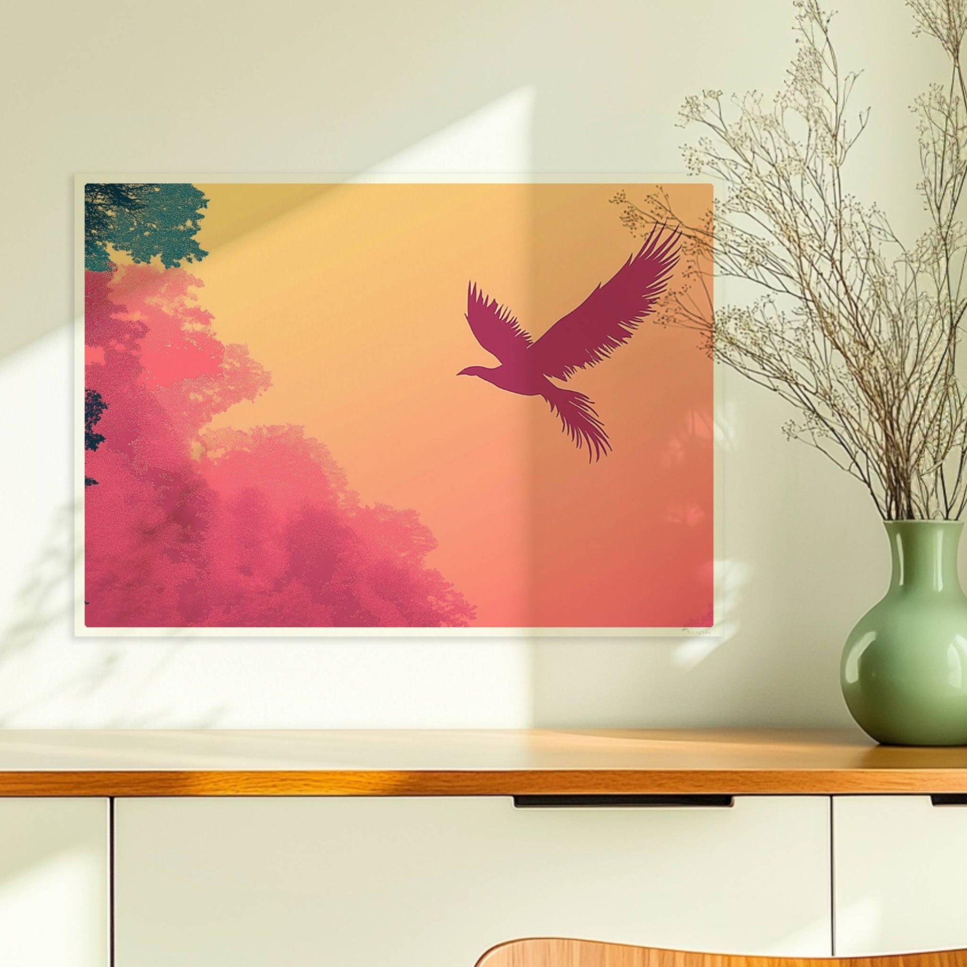 Stilisierter Phönix fliegt über nebeligen, pastellfarbenen Bäumen im Sonnenaufgang – harmonische Farben von Rosa bis Gelb.. Ohne Rahmen 70x50