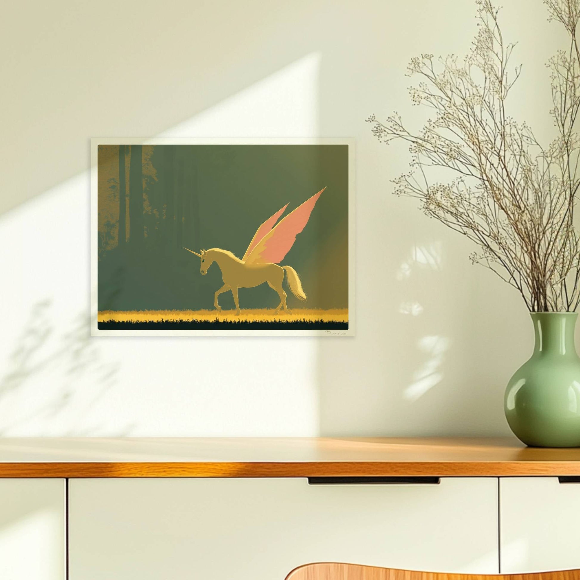 Einhorn mit rosa Schmetterlingsflügeln galoppiert anmutig durch einen sonnigen, mystischen Wald.. Ohne Rahmen 40x30
