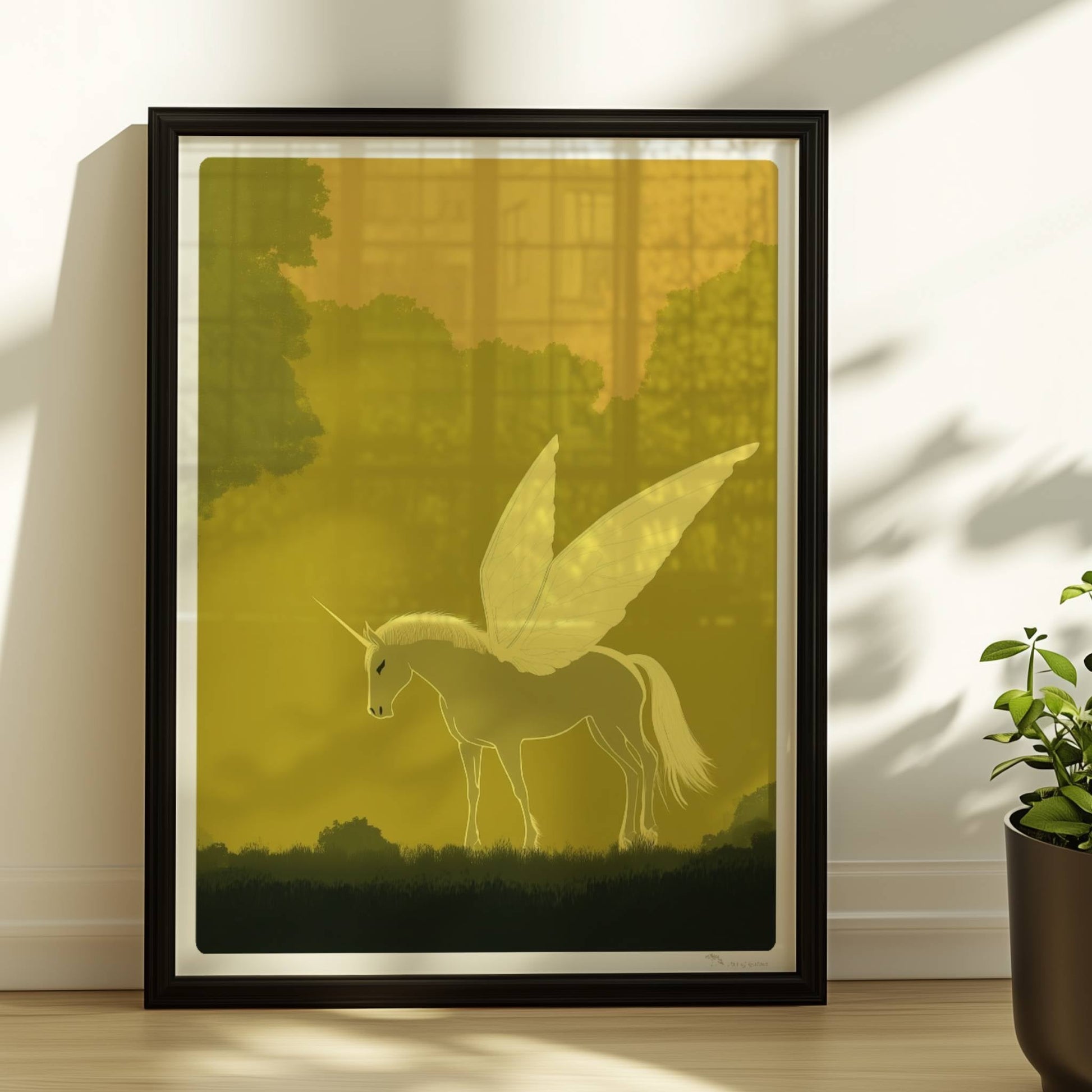 Weißes Einhorn mit zarten Schmetterlingsflügeln steht im goldenen Zauberwald im Morgenlicht.. Rahmen schwarz 30x40