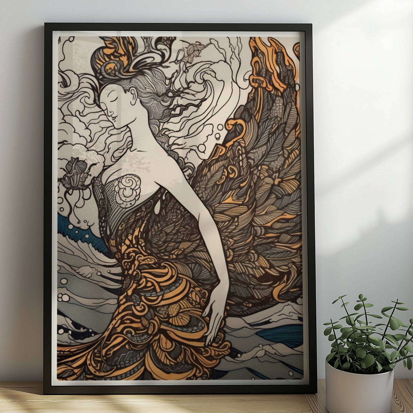 Künstlerische Darstellung einer Frau mit phönixartigen Federn, die sich in den Wellen des Ozeans verwandelt. Jugendstil-Muster und dynamische Linien.. Rahmen schwarz 50x70