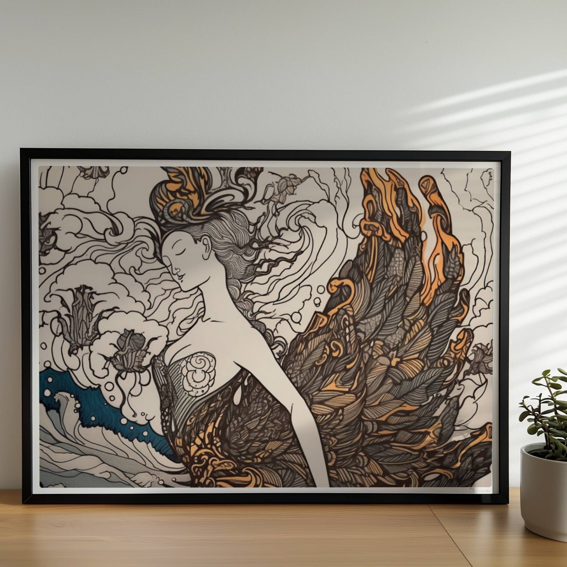 Künstlerische Darstellung einer Frau mit phönixartigen Federn, die sich in den Wellen des Ozeans verwandelt. Jugendstil-Muster und dynamische Linien.. Rahmen schwarz 70x50