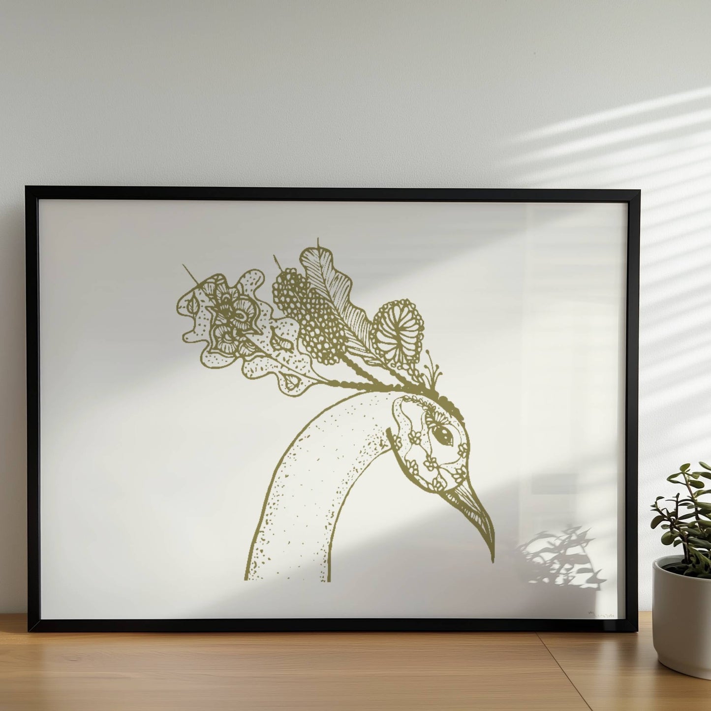 Schwarz-weiß Illustration eines Phönixkopfes mit kunstvollen Mustern und Details in hoher Auflösung, Posterkunst, Wanddekoration. Rahmen schwarz 70x50