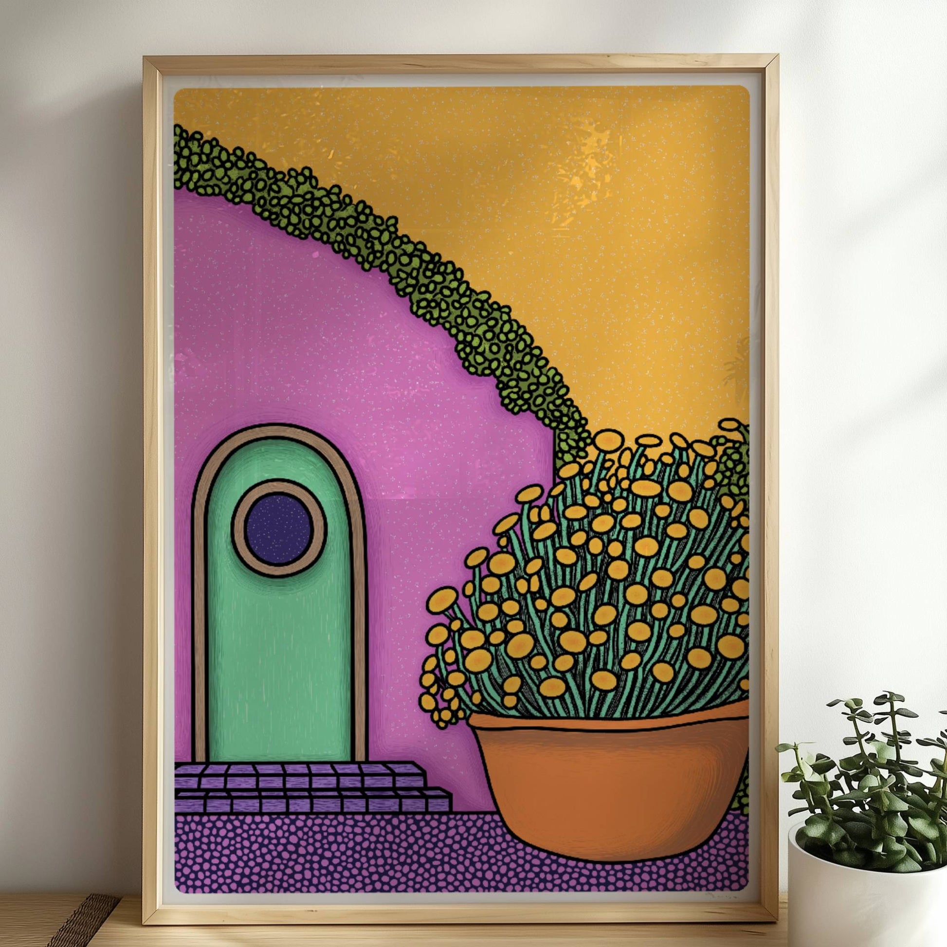 Pastellfarbene Fassade mit grüner Tür und rundem Fenster, umgeben von Ranken und großem Blumentopf – mediterranes Urlaubsarchitektur-Motiv. Rahmen natur 50x70
