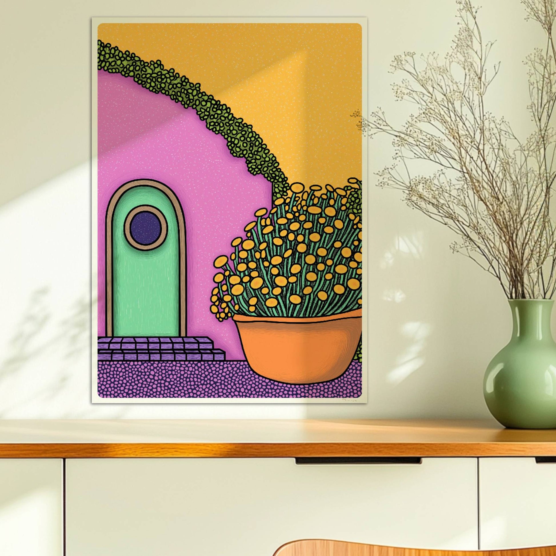 Pastellfarbene Fassade mit grüner Tür und rundem Fenster, umgeben von Ranken und großem Blumentopf – mediterranes Urlaubsarchitektur-Motiv. Ohne Rahmen 50x70