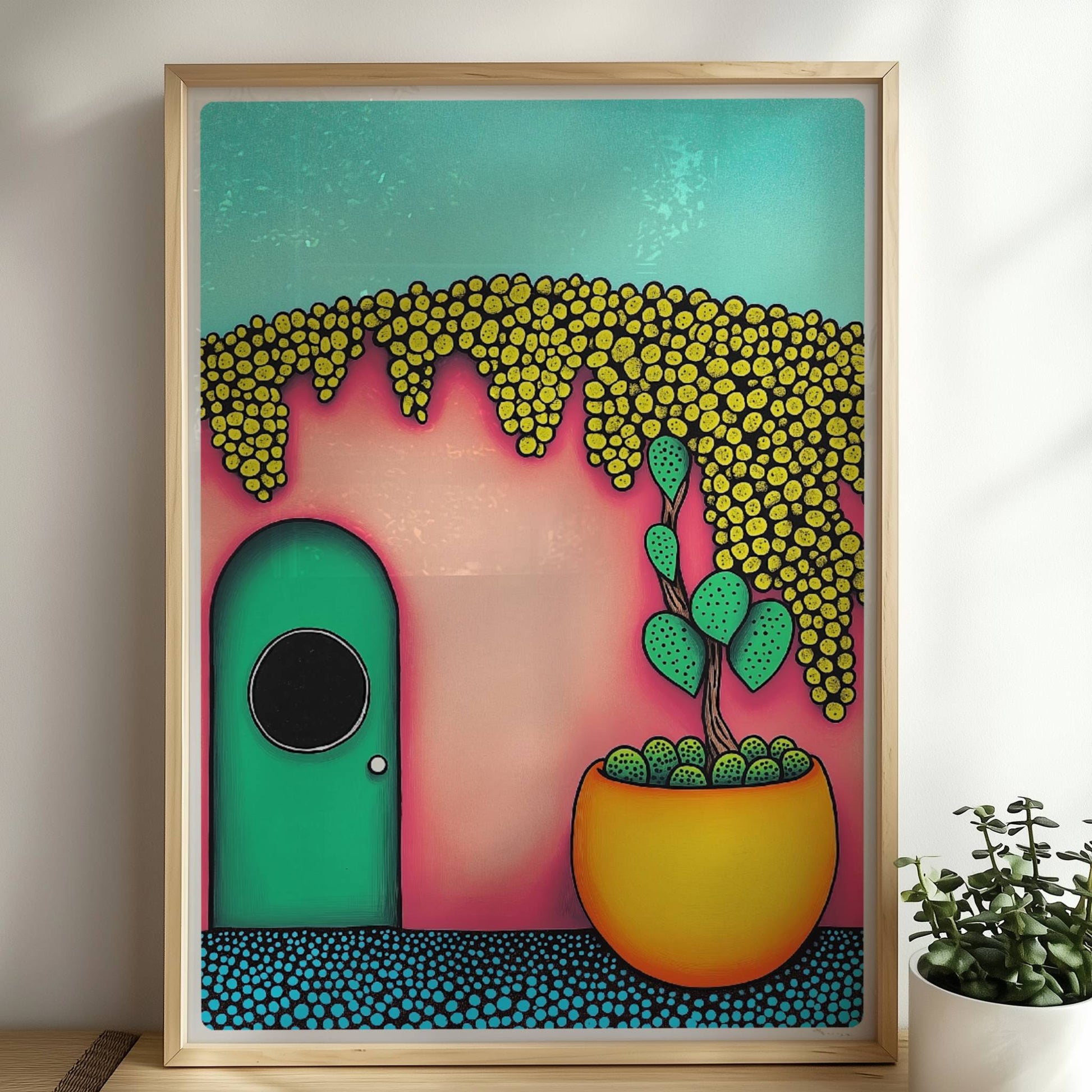 Türkise Haustür mit rundem Fenster, pinkfarbener Wand, üppigem gelbem Blütendach und großem Kaktus im Terrakotta?Topf – Pop?Art, fröhliche mediterrane Fassade.. Rahmen natur 50x70