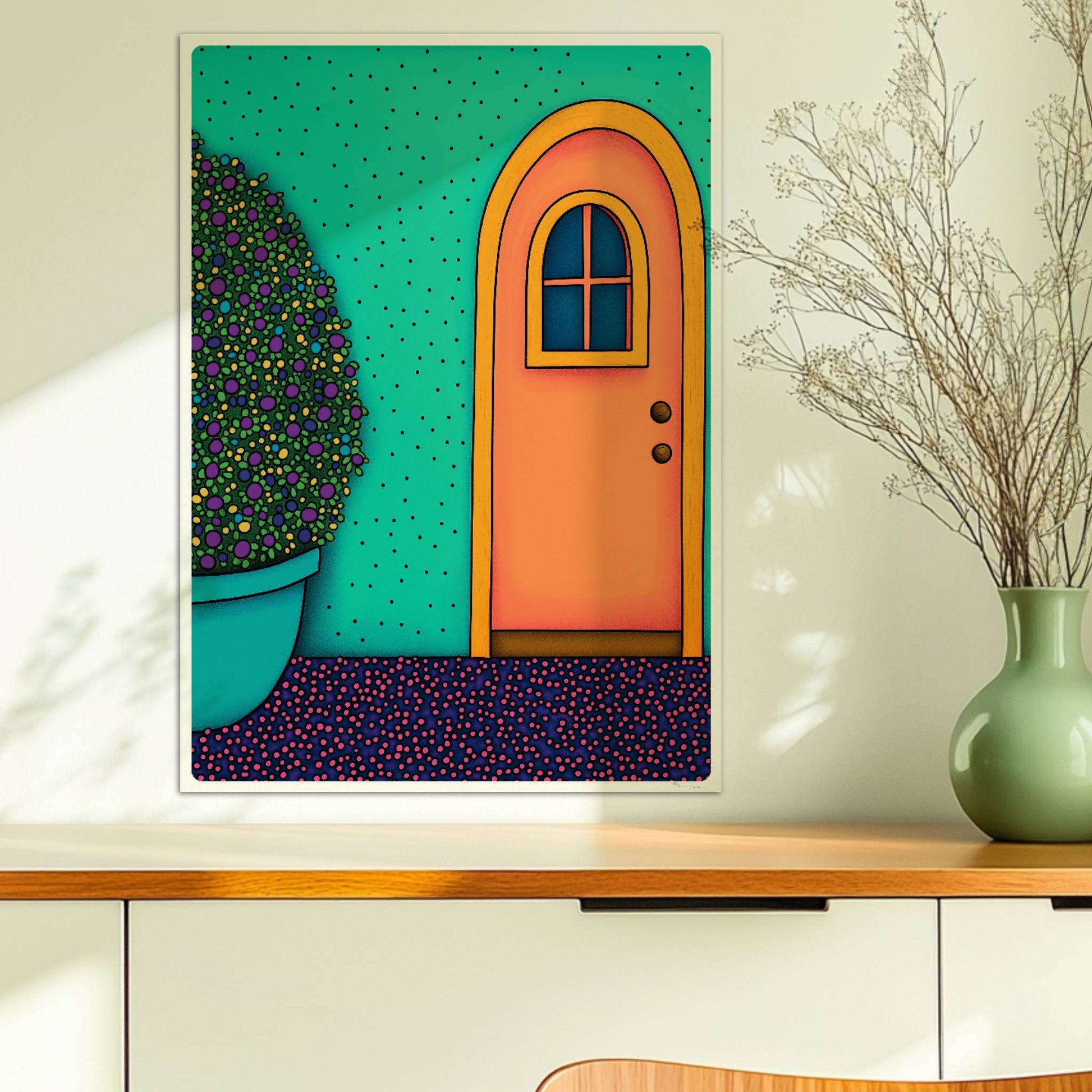 Orangefarbene Haustür mit gelbem Bogenrahmen, türkisfarbener Wand und großem rundem Blumentopf – dekorative mediterrane Fassadenkunst.. Ohne Rahmen 50x70