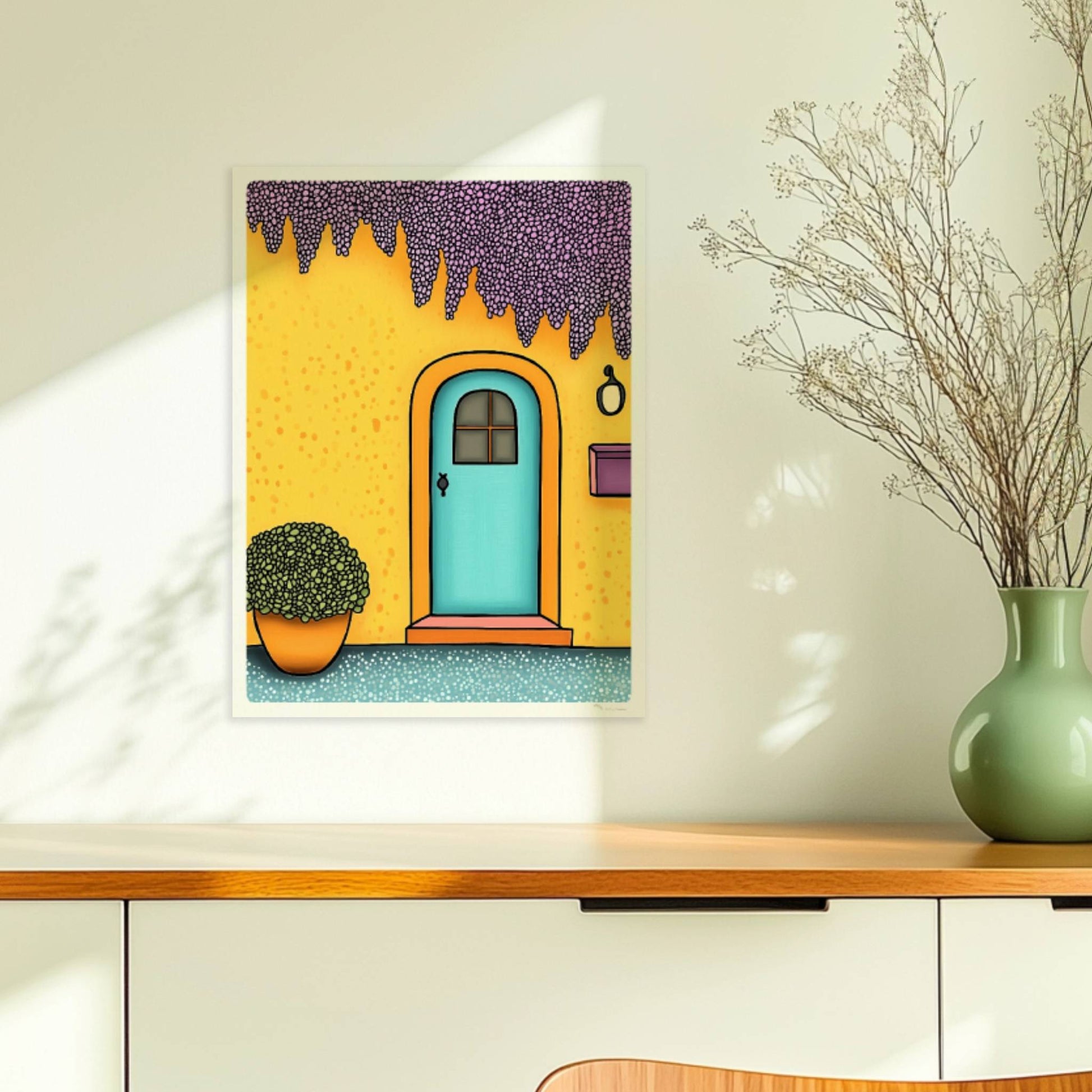 Gelbe Hausfassade mit türkiser Tür, hängender lila Wisteria und orangem Blumentopf – mediterrane Ferienarchitektur, heitere Stimmung.. Ohne Rahmen 30x40