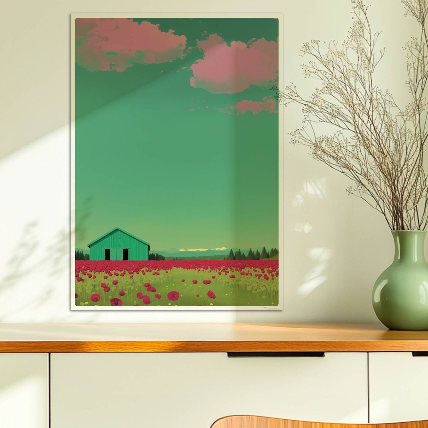 Grüne Scheune vor einem weiten Mohnblumenfeld mit rosa Wolken – friedliche Landschaft in warmen Tönen.. Ohne Rahmen 50x70