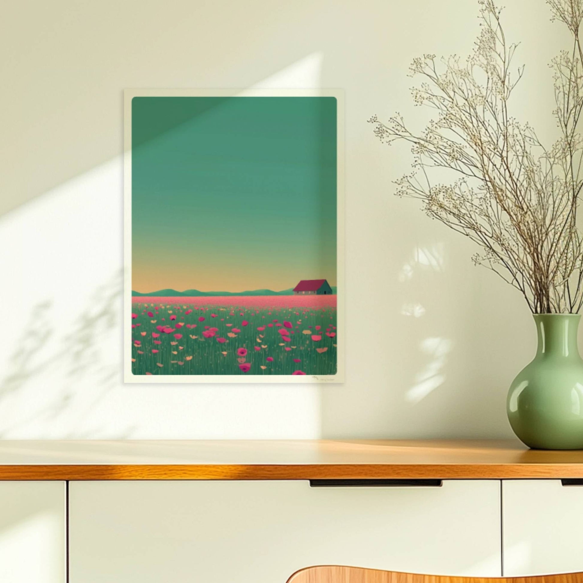 Weite Wiese mit pinken Mohnblumen und einsamer Scheune vor sanft gelbem Abendhimmel – romantische Landschaft.. Ohne Rahmen 30x40