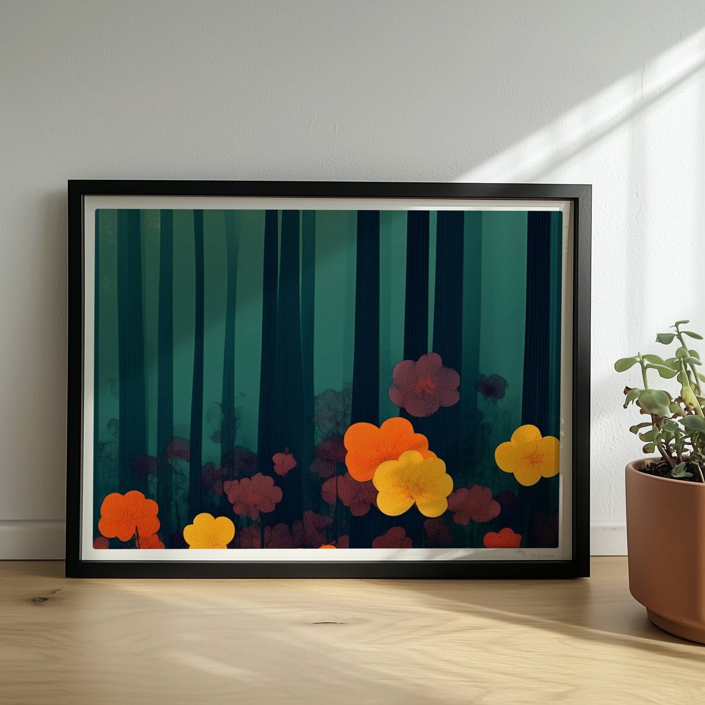 Leuchtend orangefarbene und gelbe Blumen vor tiefgrünem Waldhintergrund – starke Kontraste und natürliche Schönheit.. Rahmen schwarz 40x30