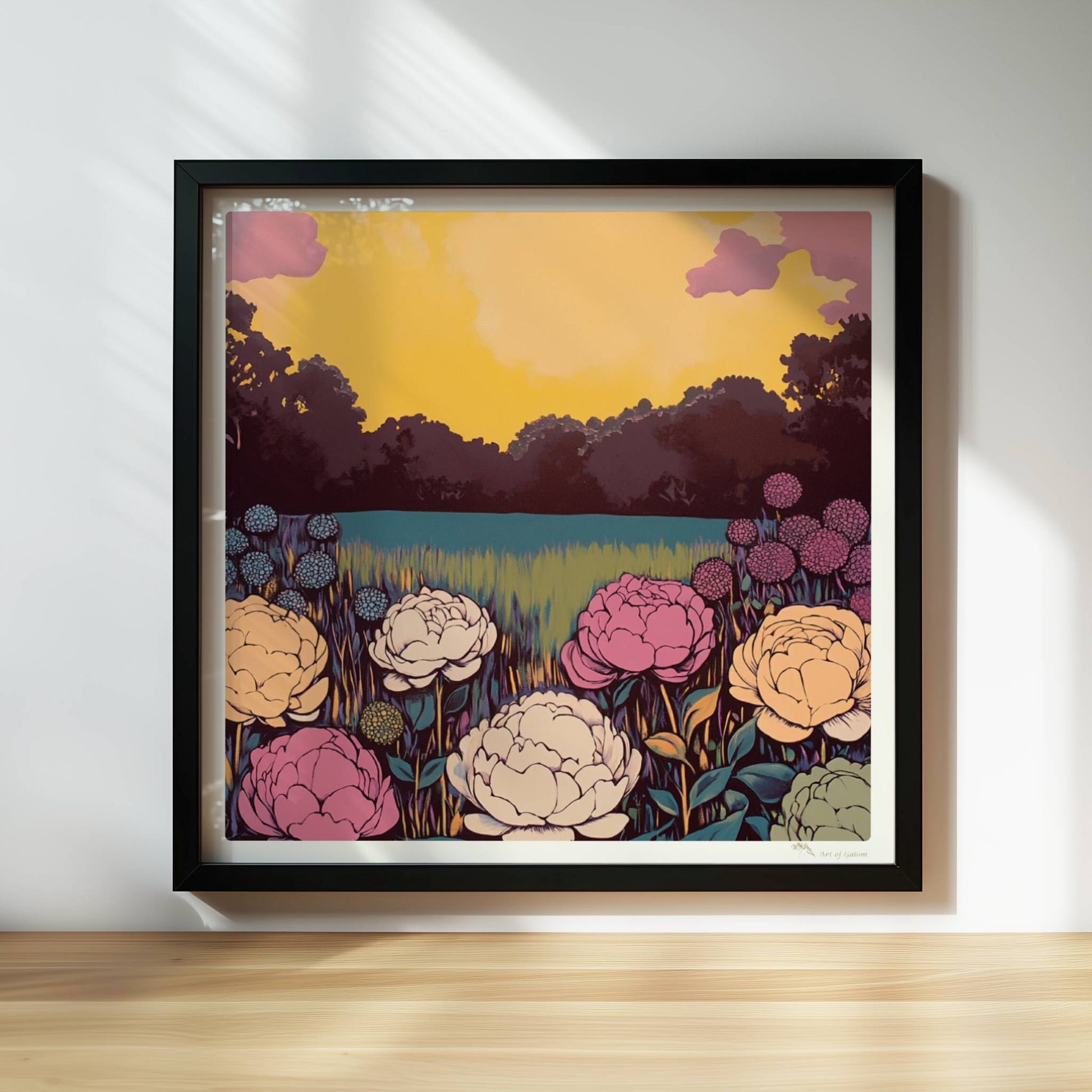 Bunte Blumenwiese mit weißen, rosa und gelben Blüten vor leuchtendem Sonnenuntergang und Wald – lebhafte Naturstimmung.. Rahmen schwarz 30x30