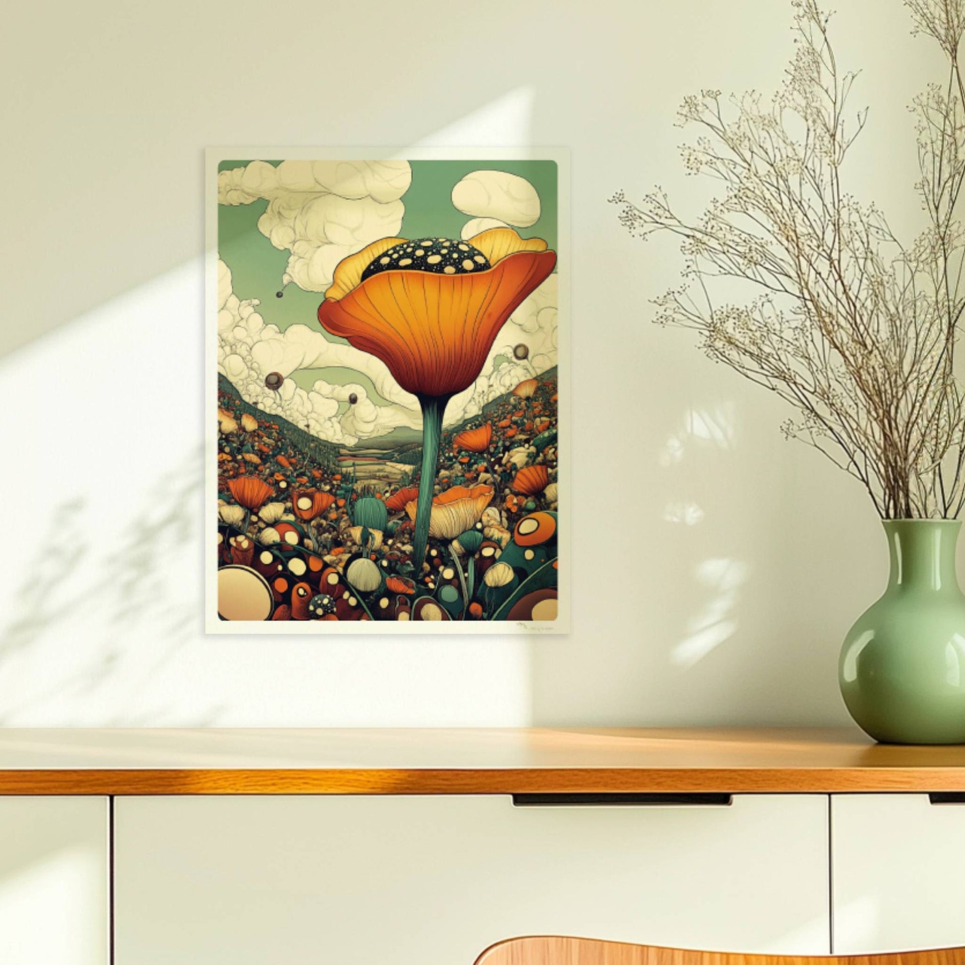 Überdimensionale orangefarbene Blüte mit gepunktetem Samenstand erhebt sich aus einer bunten Wildblumenwiese vor Bergen und dramatischem Wolkenhimmel – spektakuläre Naturillustration.. Ohne Rahmen 30x40