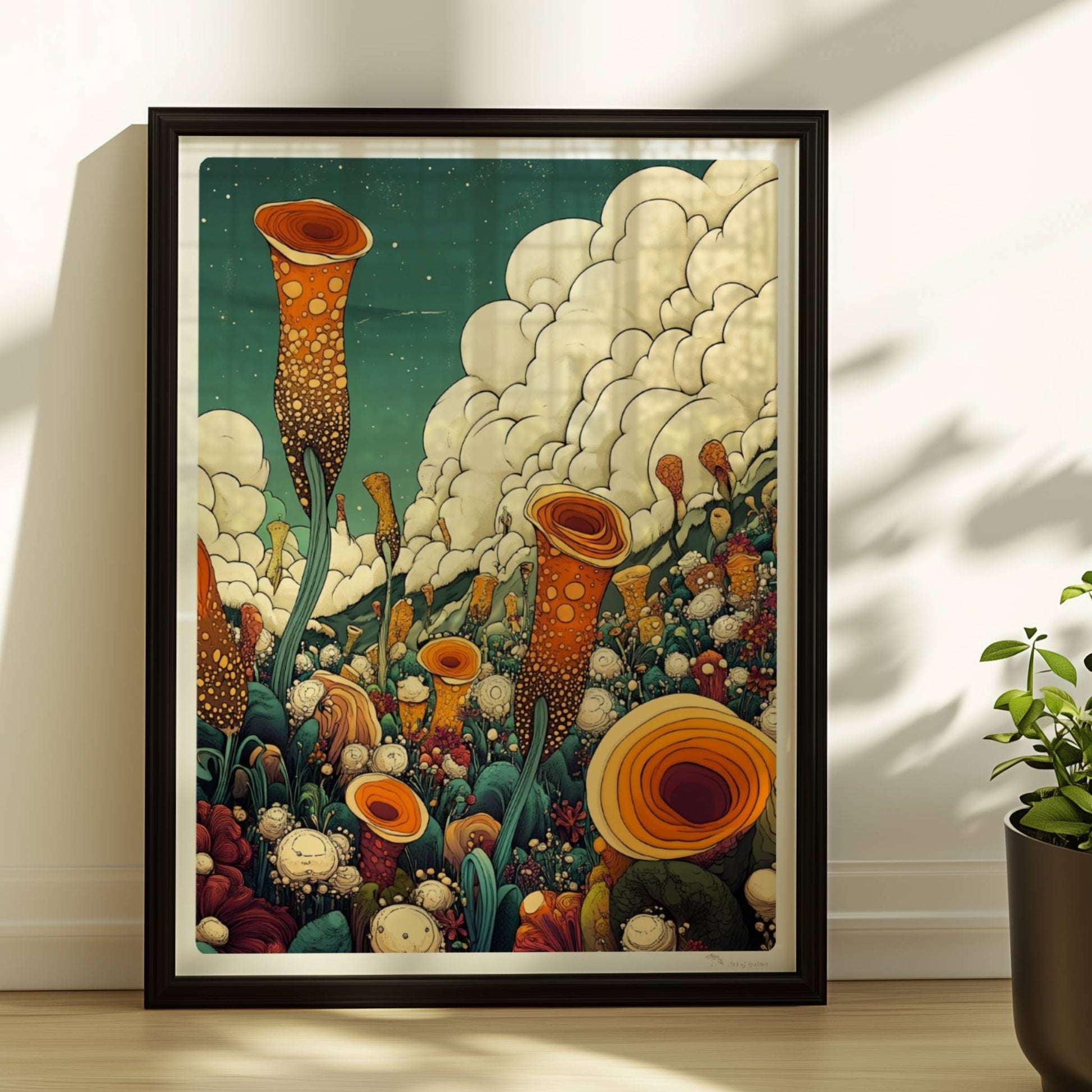 Große orangefarbene Blüten, inspiriert von Mohnblumen und Pfingstrosen, ragen aus einer detailreichen Wildblumenwiese mit vielen Blumenarten vor Bergen und dramatischem Wolkenhimmel – kunstvolle Flower Arts Illustration.. Rahmen schwarz 30x40