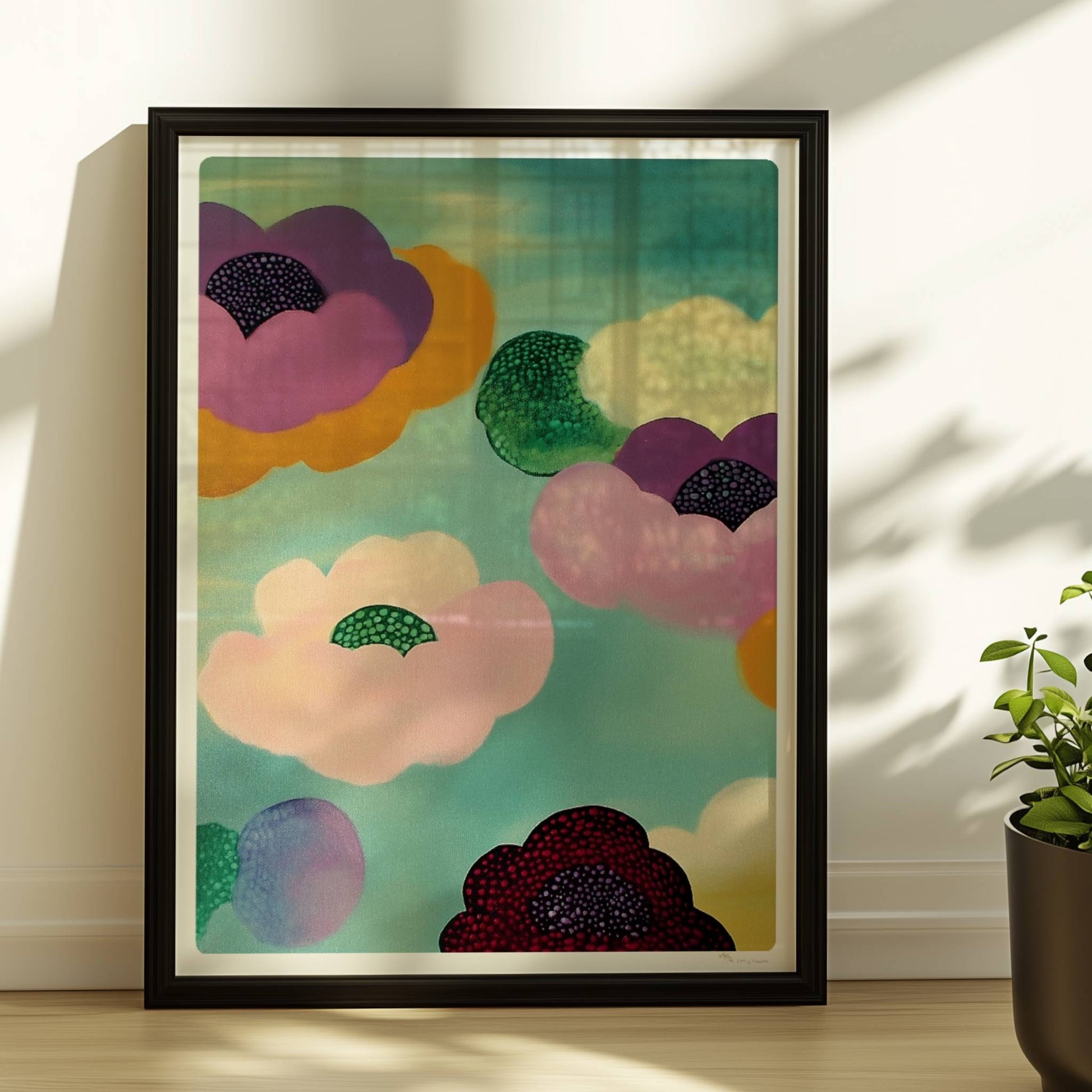 Abstrakte bunte Blütenwolken in Rosa, Lila, Rot und Grün mit gepunkteten Zentren vor einem sanft türkisfarbenen Hintergrund – moderne Flower Arts Illustration.. Rahmen schwarz 30x40