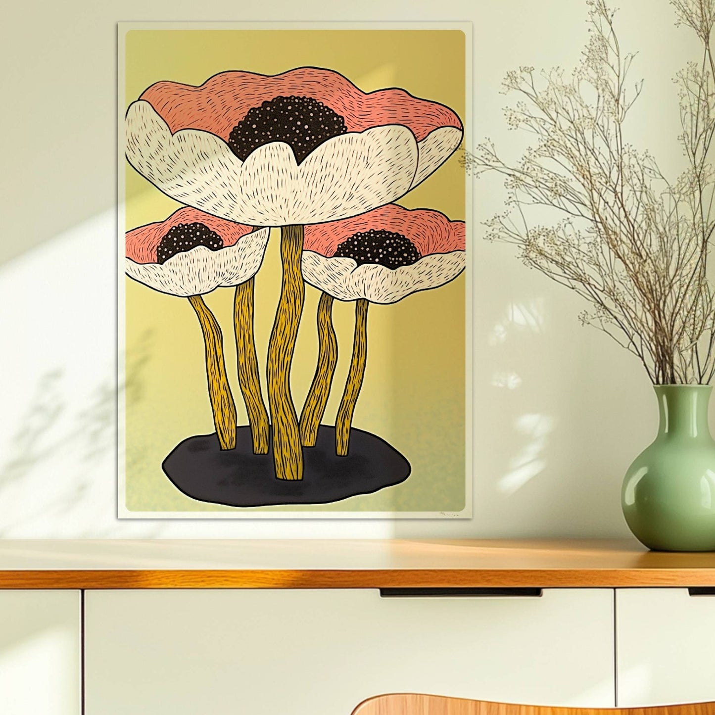 Drei große stilisierte Mohnblumen in Weiß und Rosa mit schwarzen Zentren und langen gelben Stielen vor einem weichen gelben Hintergrund – moderne Flower Arts Illustration.. Ohne Rahmen 50x70