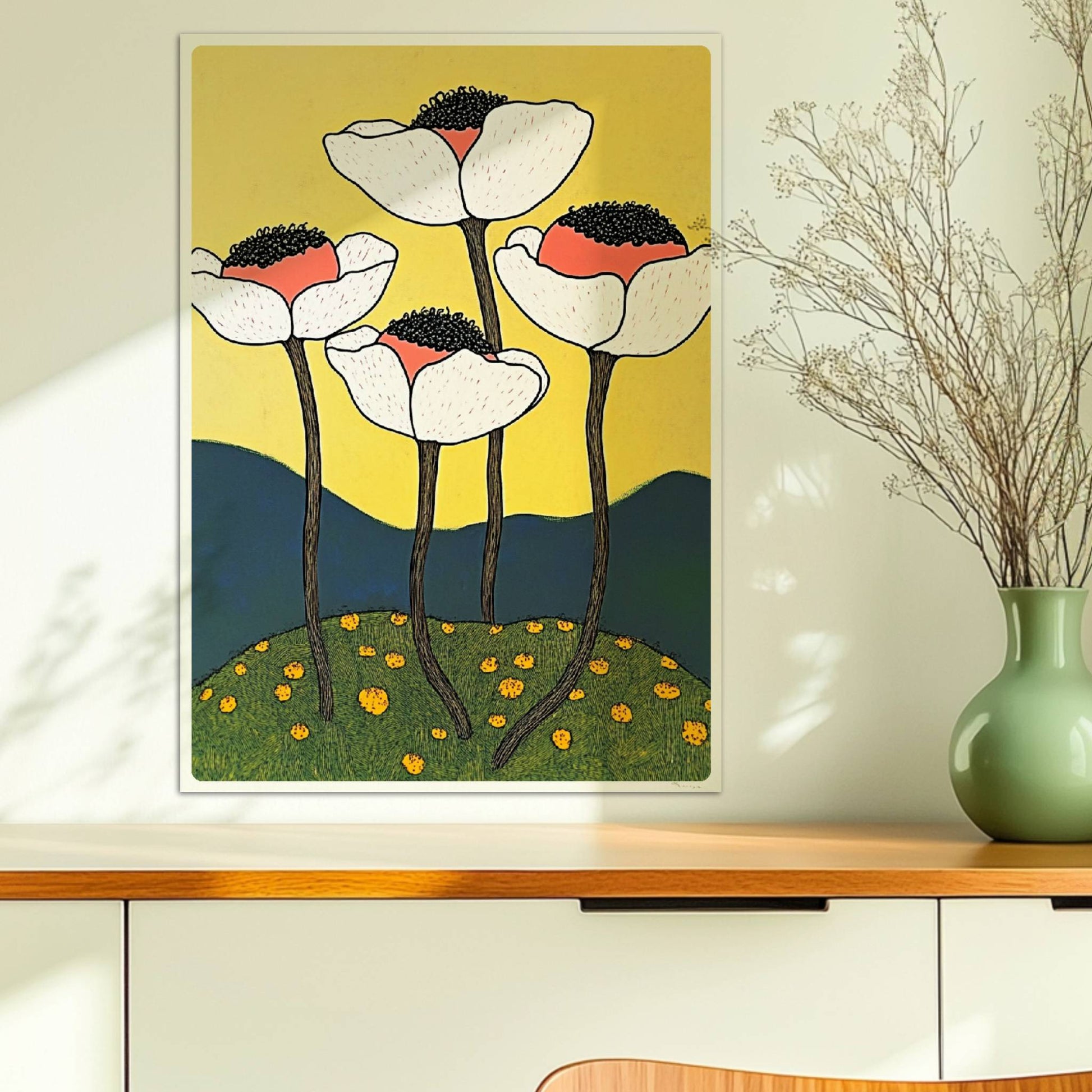 Vier weiße und rosa Mohnblumen mit schwarzen Zentren und langen schwarzen Stielen auf einem grünen Hügel mit gelben Blüten, vor gelbem Himmel und blauen Hügeln – moderne Flower Arts Illustration.. Ohne Rahmen 50x70