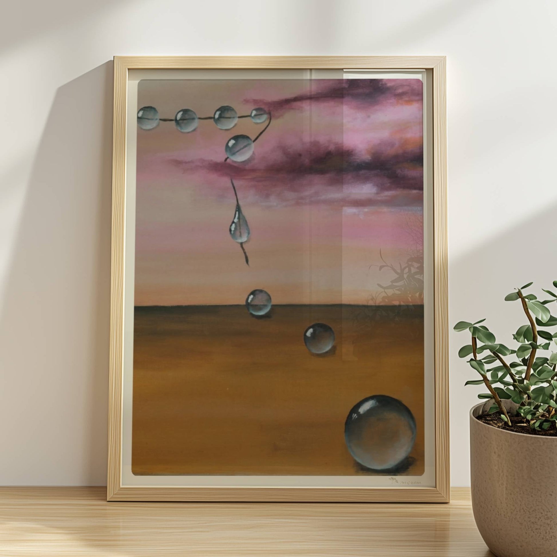 13 schwebende Glastropfen vor rosarotem Himmel über Wüste.. Rahmen natur 30x40