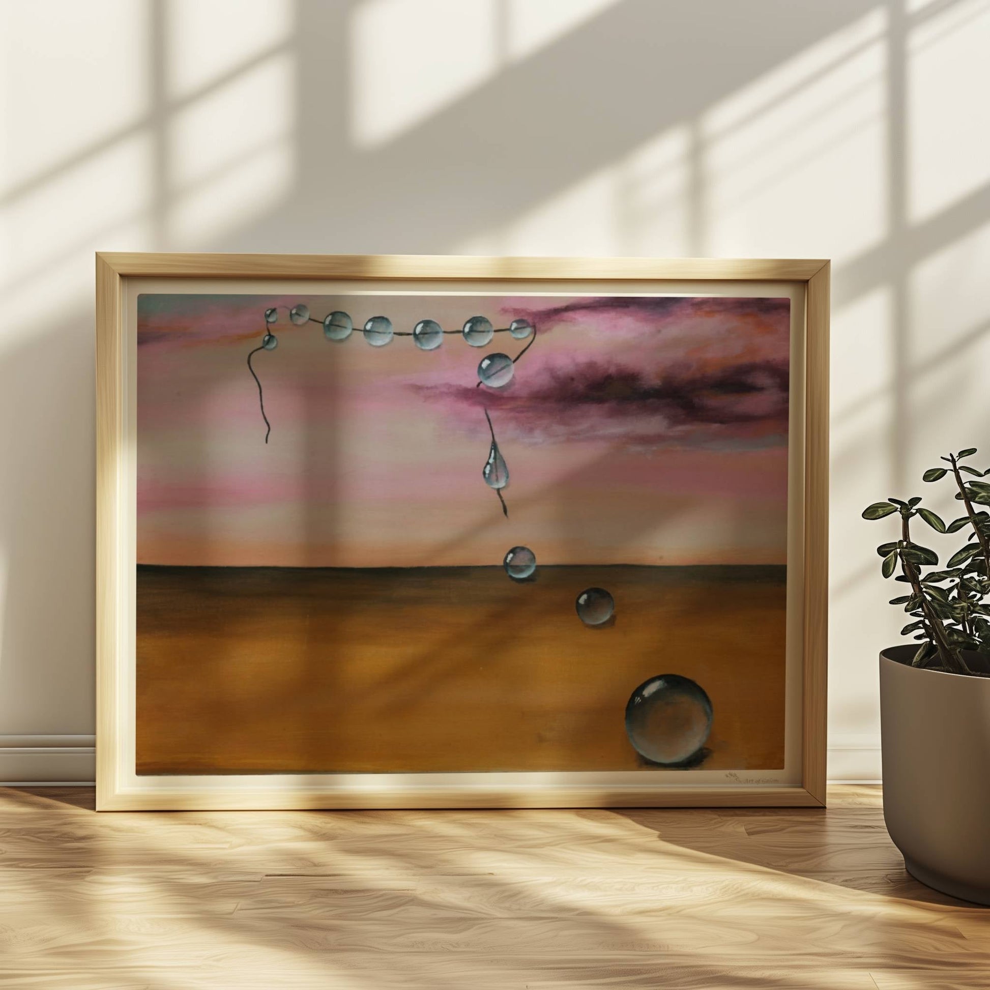 13 schwebende Glastropfen vor rosarotem Himmel über Wüste.. Rahmen natur 40x30