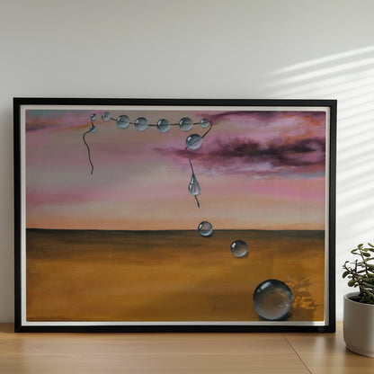 13 schwebende Glastropfen vor rosarotem Himmel über Wüste.. Rahmen schwarz 70x50
