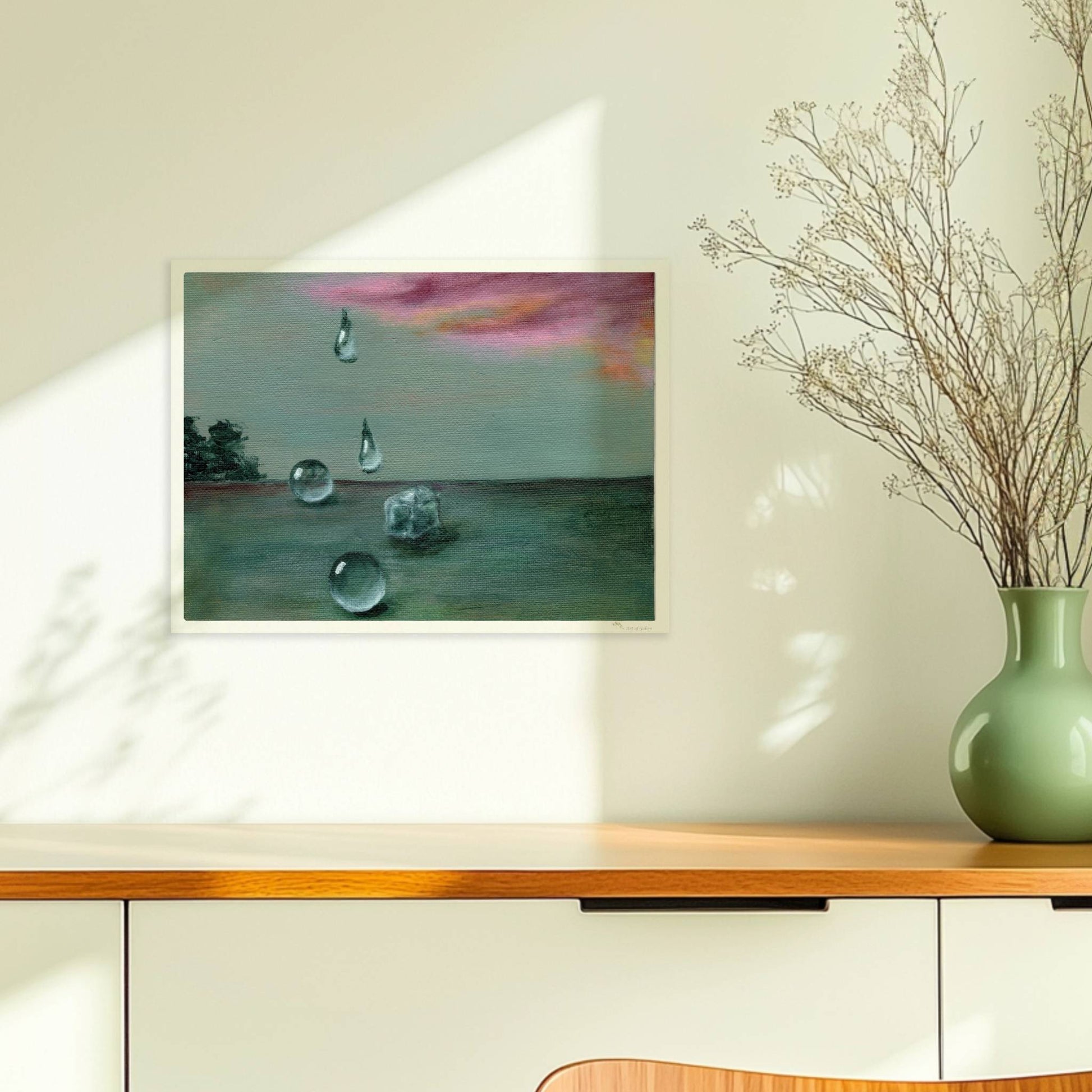 Schwebende Glastropfen vor dramatischer Wolke in Landschaft.. Ohne Rahmen 40x30