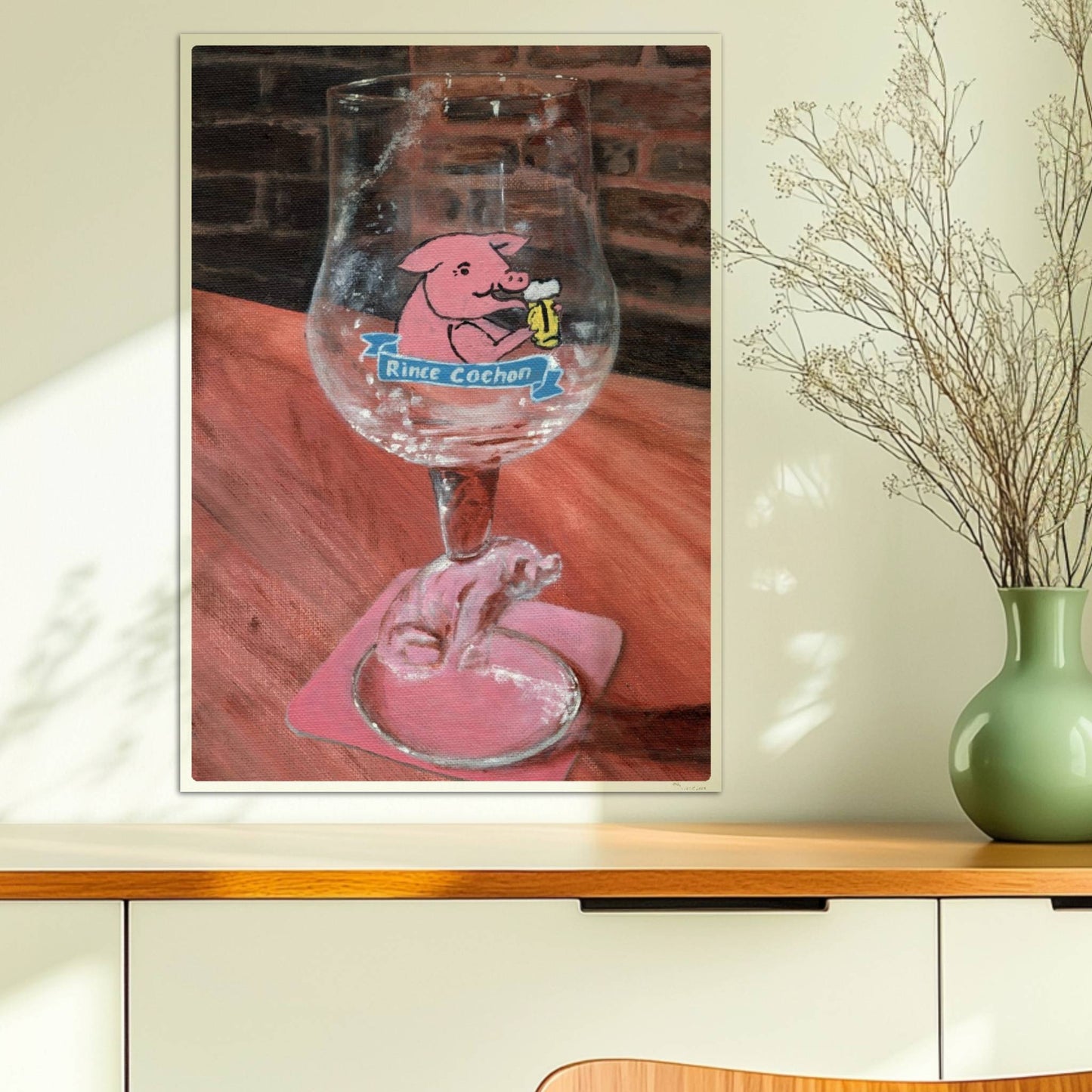 Rince Cochon Bierglas mit rosa Schwein, rustikale Tischszene.. Ohne Rahmen 50x70