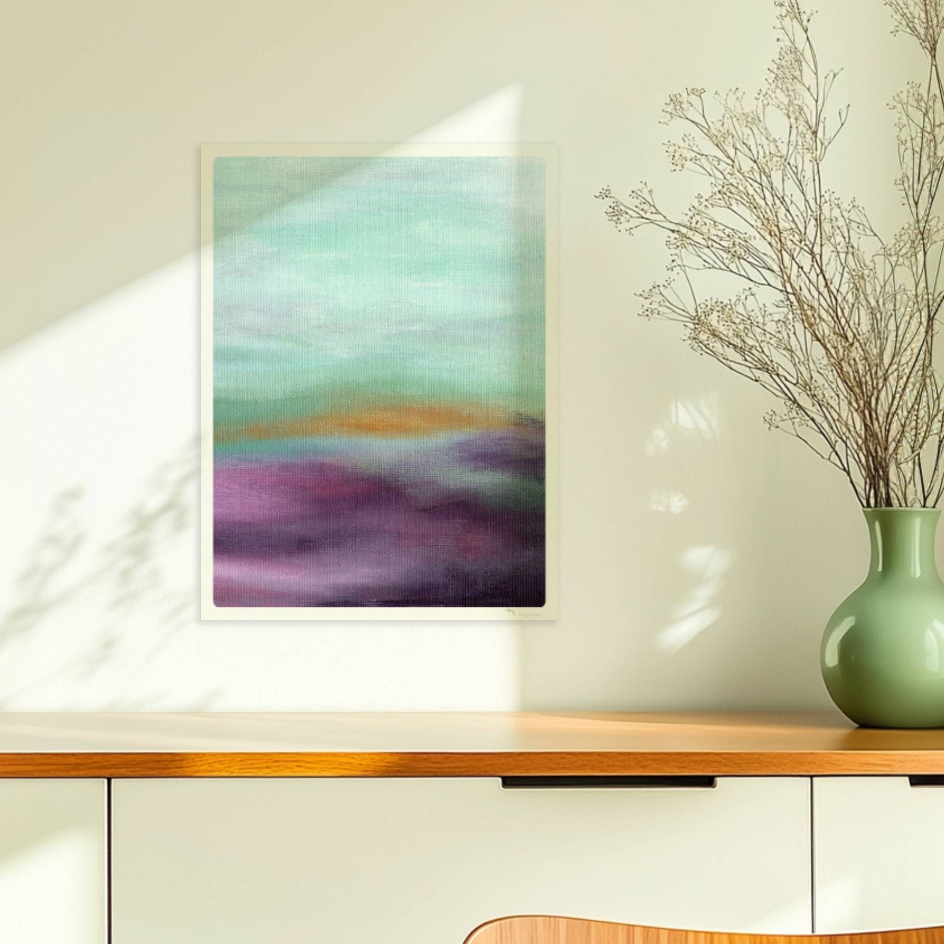 Emotionale Himmelsszene mit pastellfarbenen Wolken in Violett, Türkis und Orange.. Ohne Rahmen 30x40