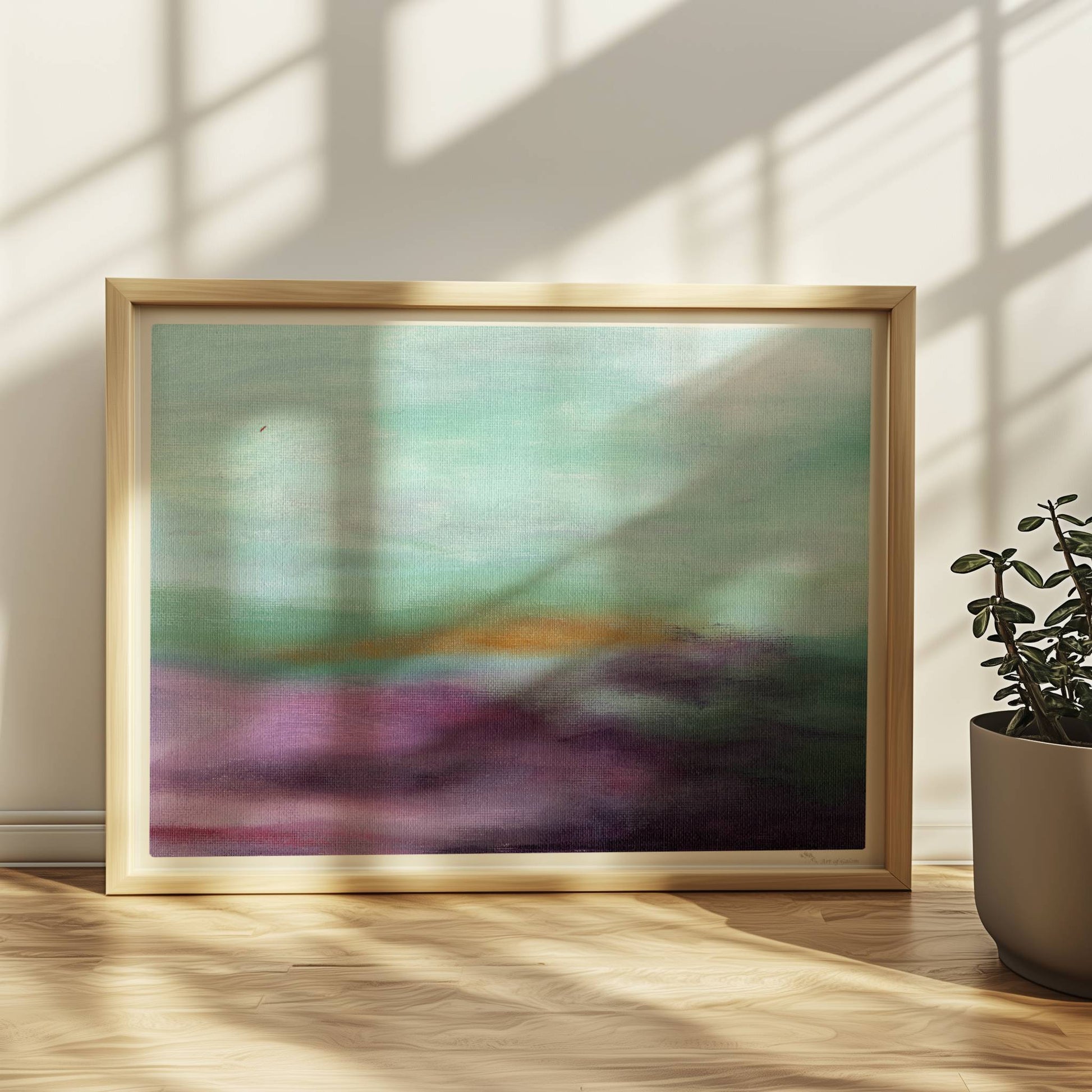 Emotionale Himmelsszene mit pastellfarbenen Wolken in Violett, Türkis und Orange.. Rahmen natur 40x30