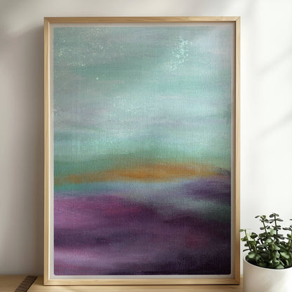 Emotionale Himmelsszene mit pastellfarbenen Wolken in Violett, Türkis und Orange.. Rahmen natur 50x70