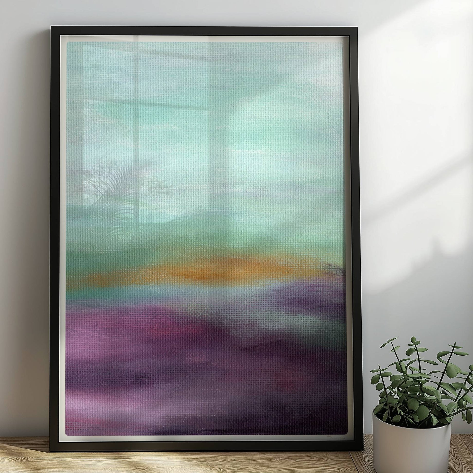 Emotionale Himmelsszene mit pastellfarbenen Wolken in Violett, Türkis und Orange.. Rahmen schwarz 50x70