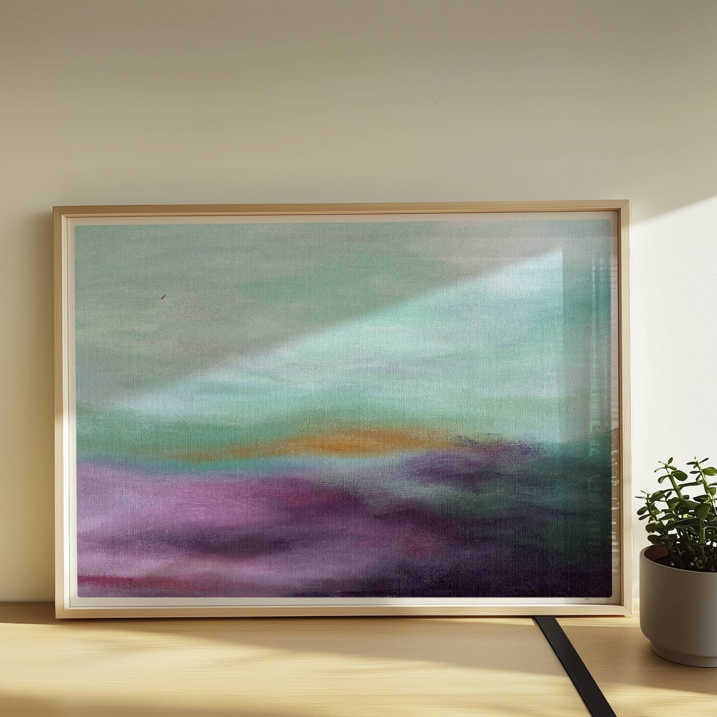 Emotionale Himmelsszene mit pastellfarbenen Wolken in Violett, Türkis und Orange.. Rahmen natur 70x50