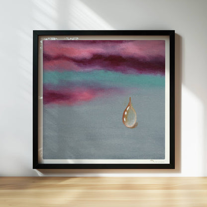 Goldener Tropfen vor dramatischem Himmel in Violett und Türkis.. Rahmen schwarz 30x30