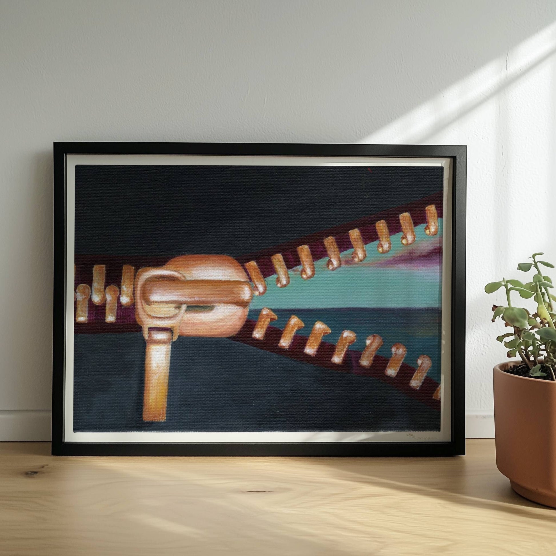 Goldener Reißverschluss öffnet surrealen Horizont mit Himmel.. Rahmen schwarz 40x30