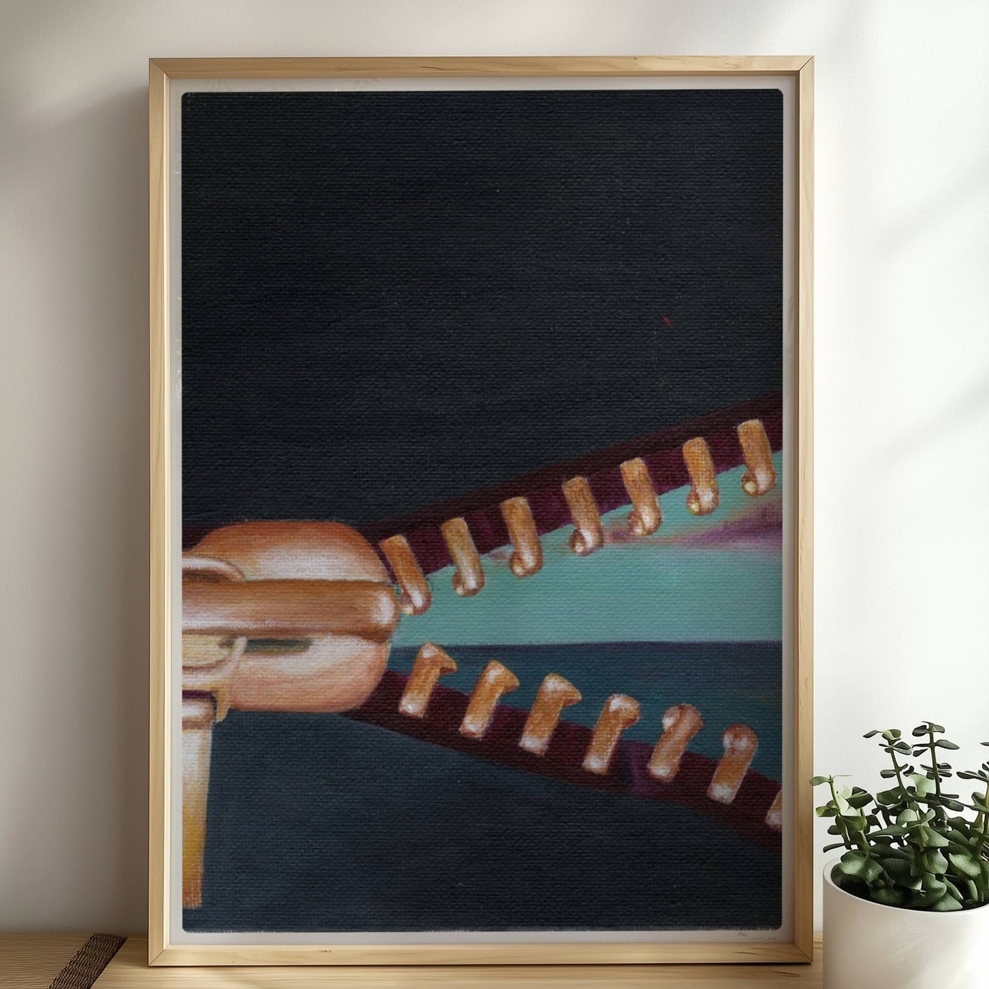 Goldener Reißverschluss öffnet surrealen Horizont mit Himmel.. Rahmen natur 50x70