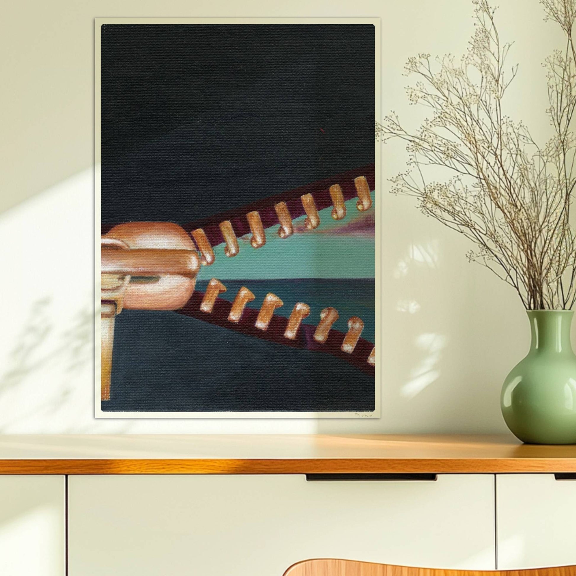 Goldener Reißverschluss öffnet surrealen Horizont mit Himmel.. Ohne Rahmen 50x70