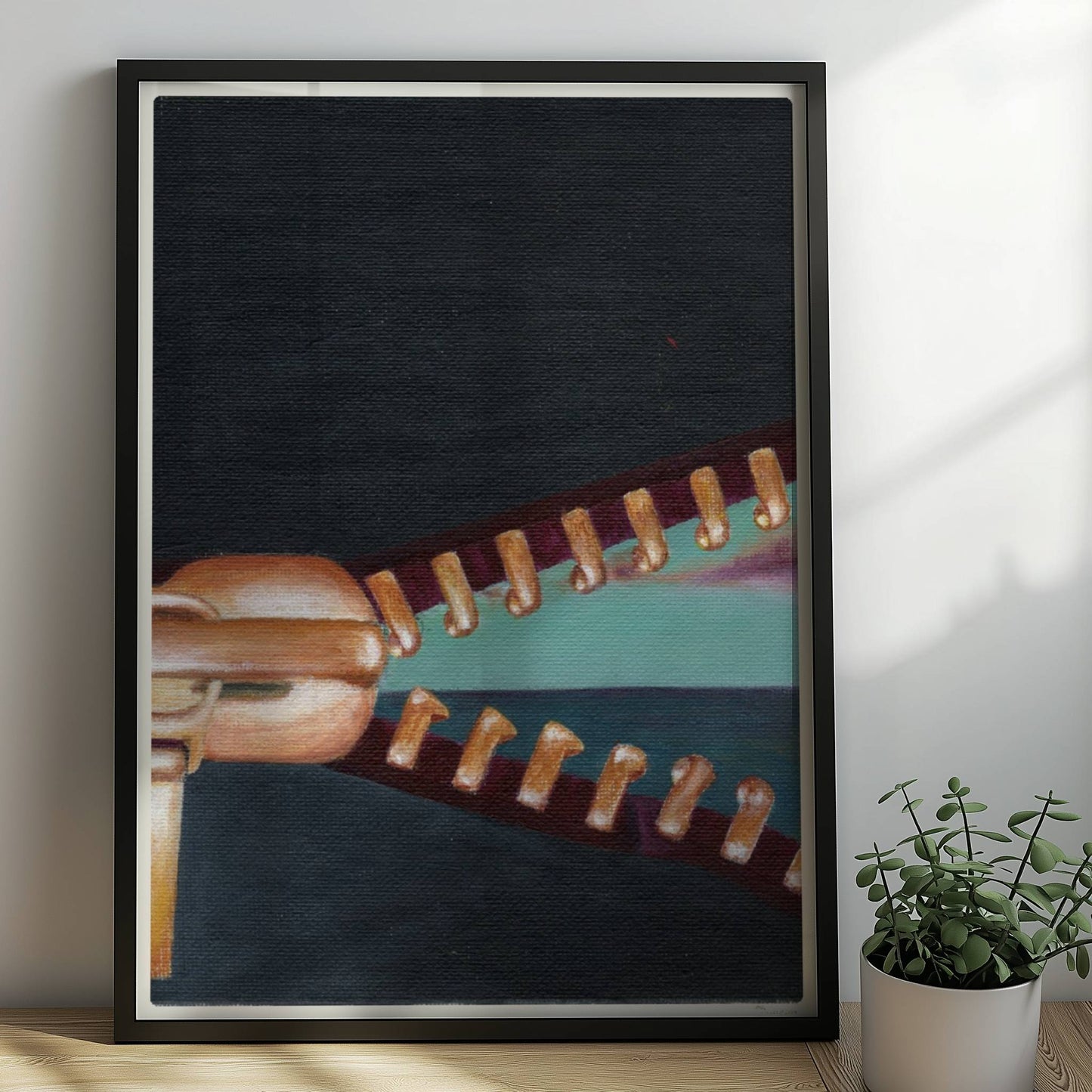 Goldener Reißverschluss öffnet surrealen Horizont mit Himmel.. Rahmen schwarz 50x70