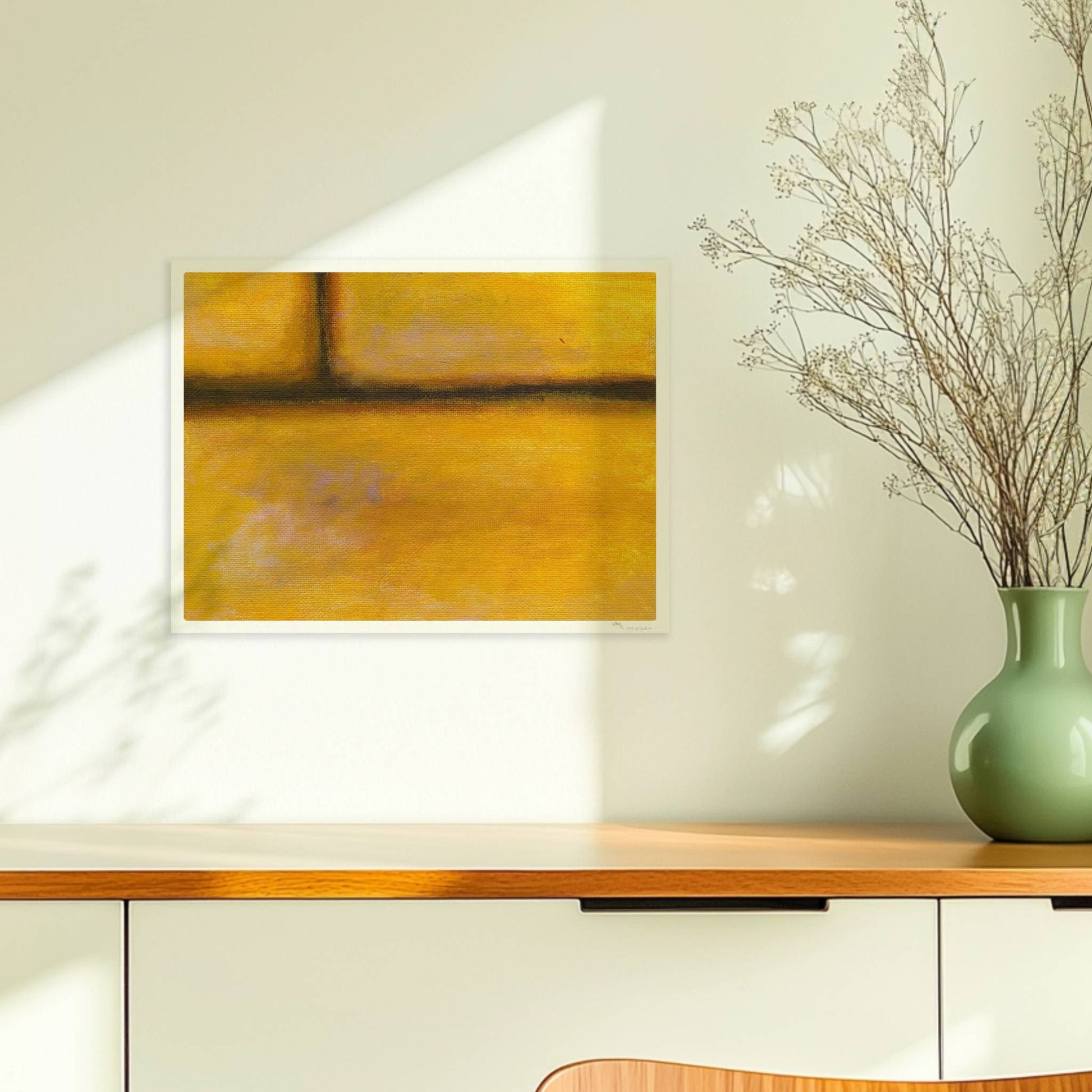 Gelbe Ziegelwand mit warmen Farbverläufen und Struktur.. Ohne Rahmen 40x30