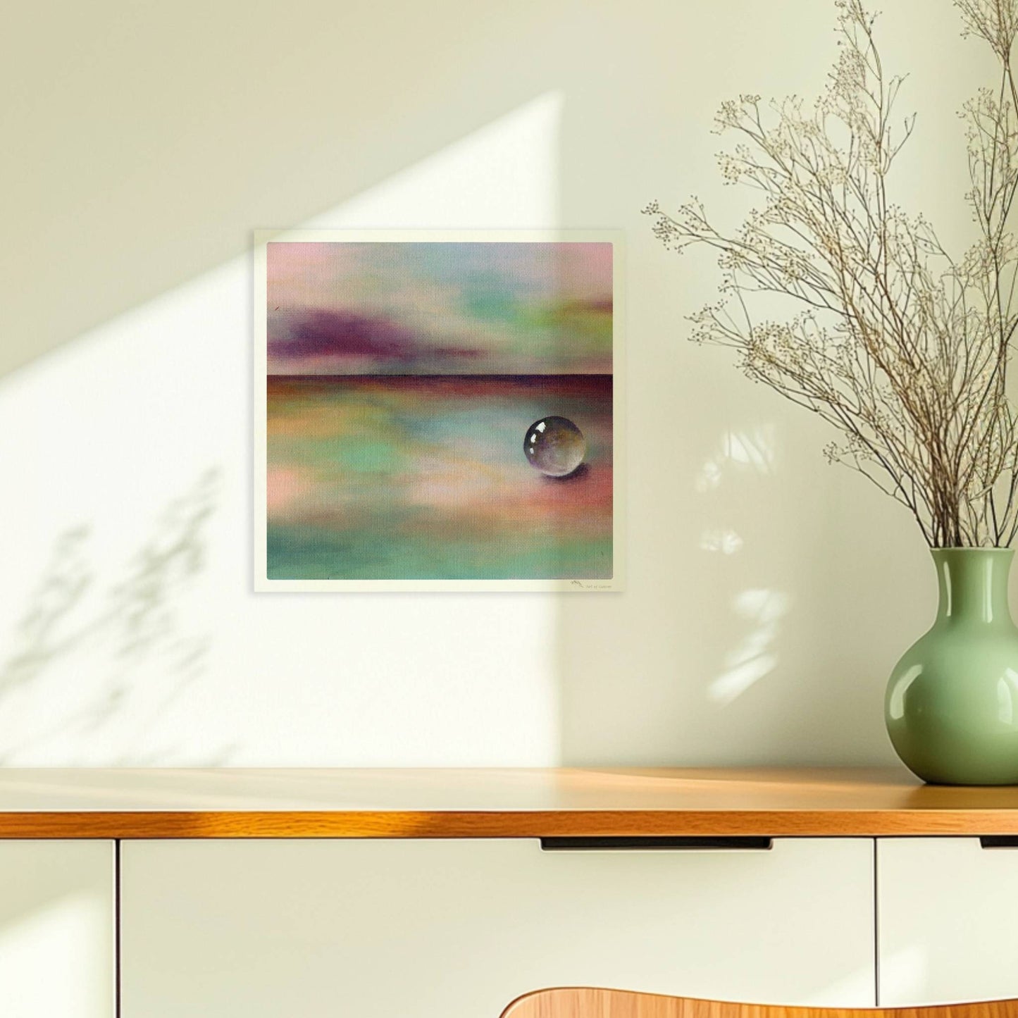 Kugel auf regenbogenfarbener Landschaft mit entferntem Horizont.. Ohne Rahmen 30x30